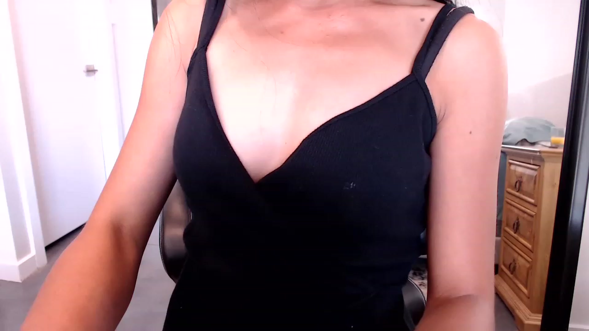 Gallery image thumbnail from Lil__bit's myfreecams stream on, 07/07/2023, 18:12 image 5 of 20