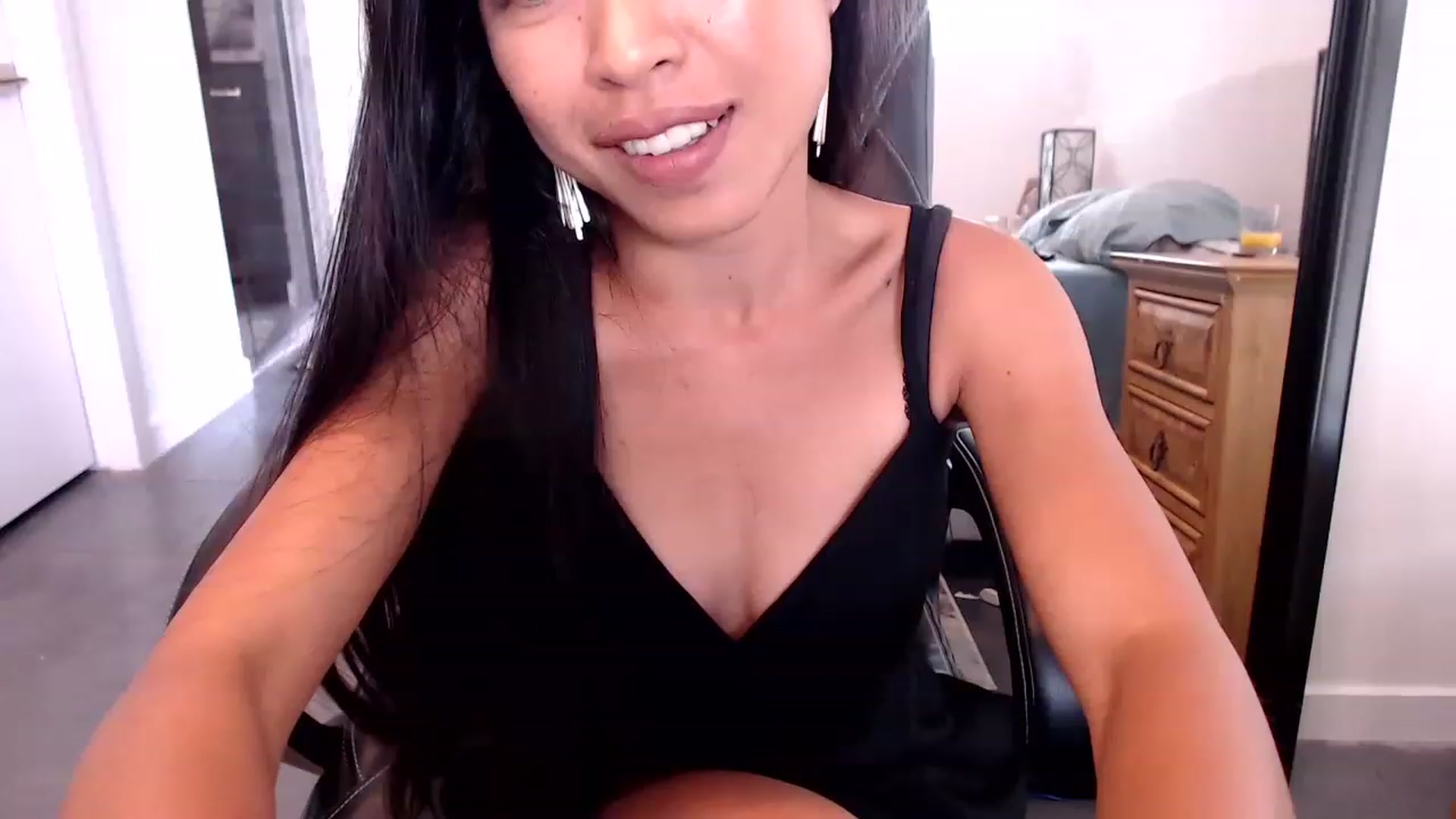 Gallery image thumbnail from Lil__bit's myfreecams stream on, 07/07/2023, 18:12 image 20 of 20