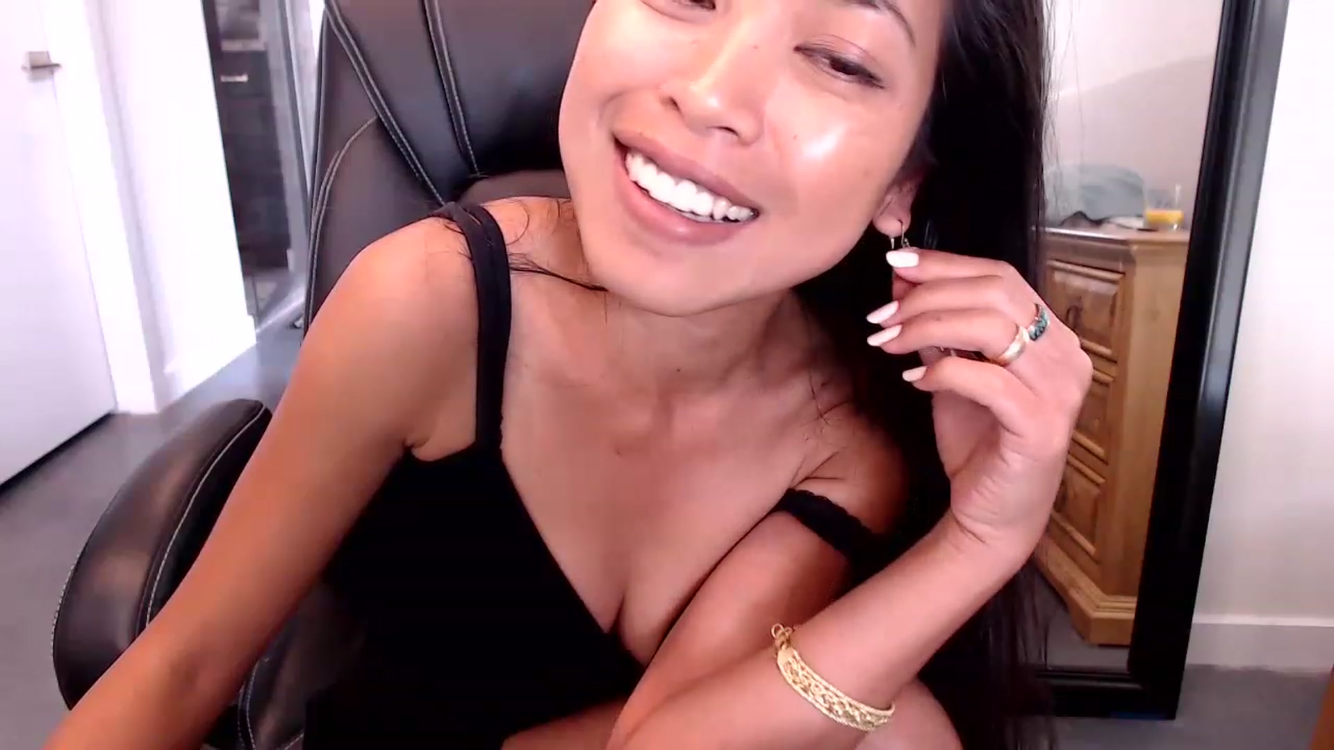 Gallery image thumbnail from Lil__bit's myfreecams stream on, 07/07/2023, 18:12 image 14 of 20