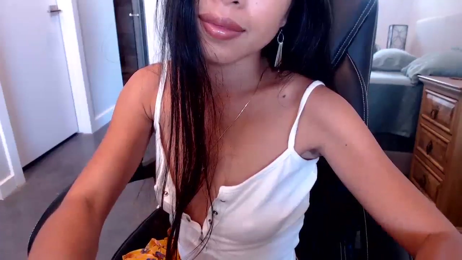 Gallery image thumbnail from Lil__bit's myfreecams stream on, 09/26/2023, 16:51 image 14 of 20