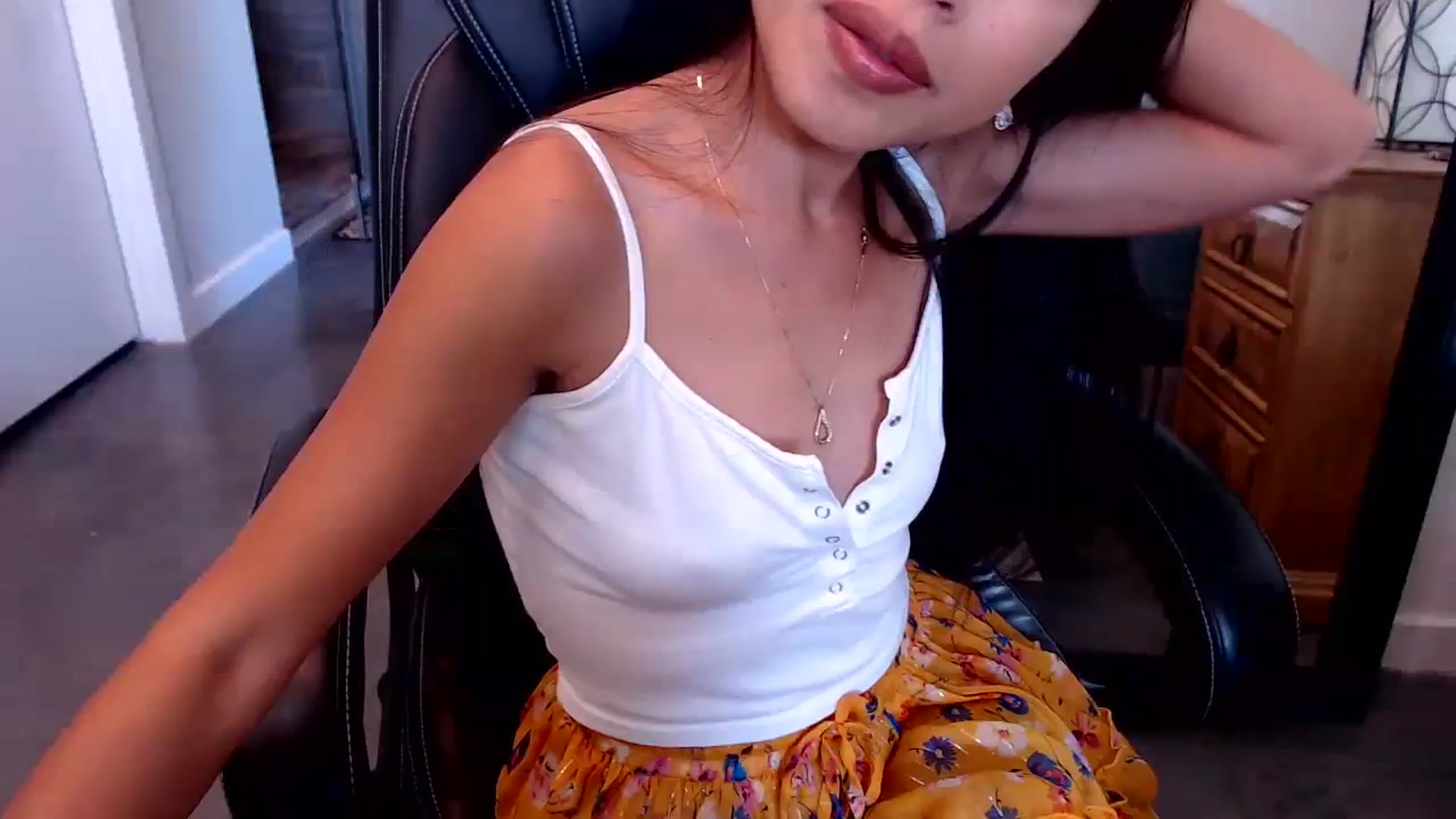 Gallery image thumbnail from Lil__bit's myfreecams stream on, 09/29/2023, 16:27 image 15 of 20