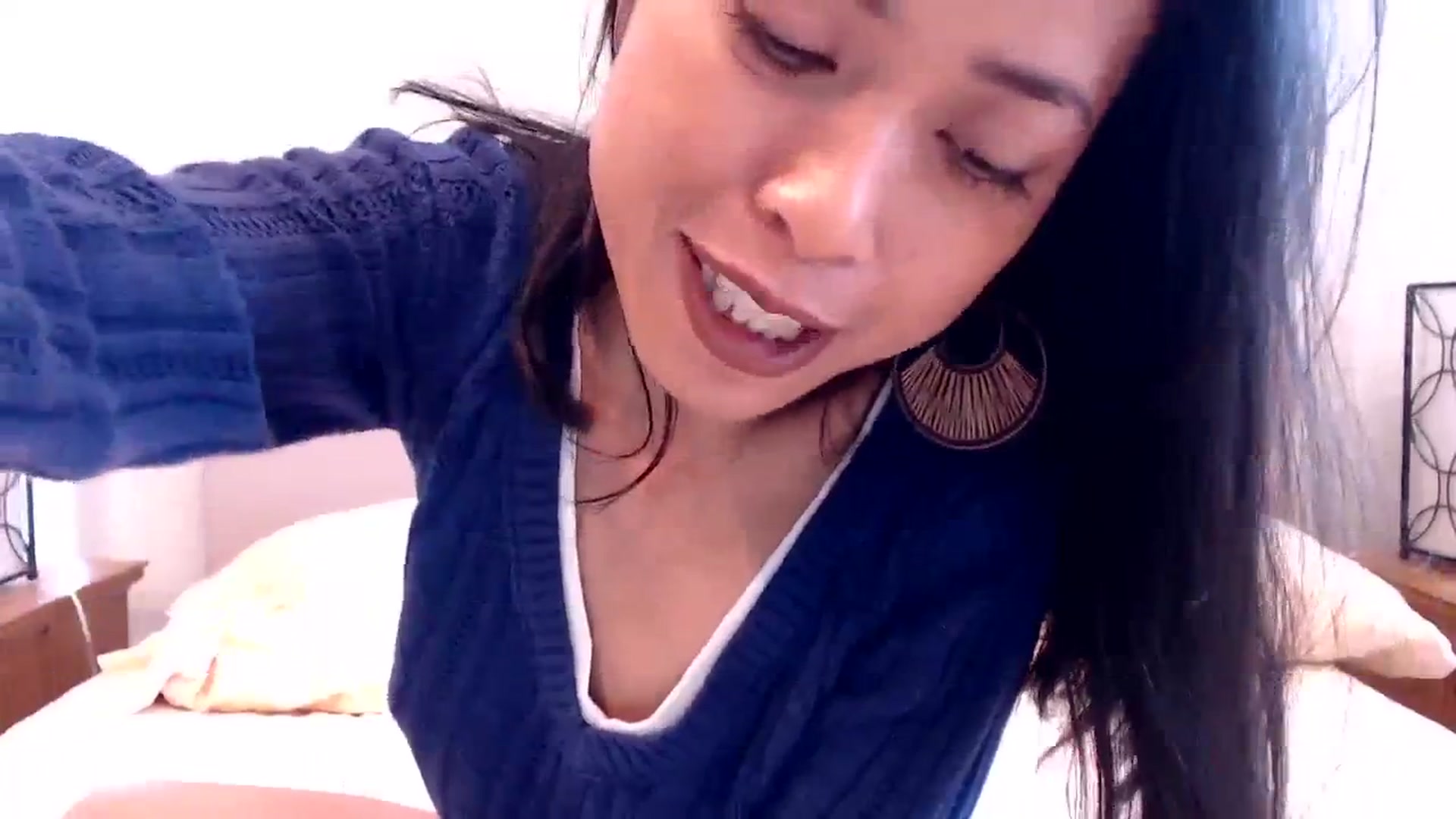 Gallery image thumbnail from Lil__bit's myfreecams stream on, 12/06/2023, 17:48 image 16 of 20