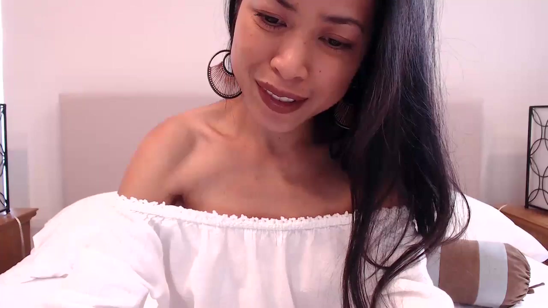 Gallery image thumbnail from Lil__bit's myfreecams stream on, 12/12/2023, 21:35 image 14 of 20