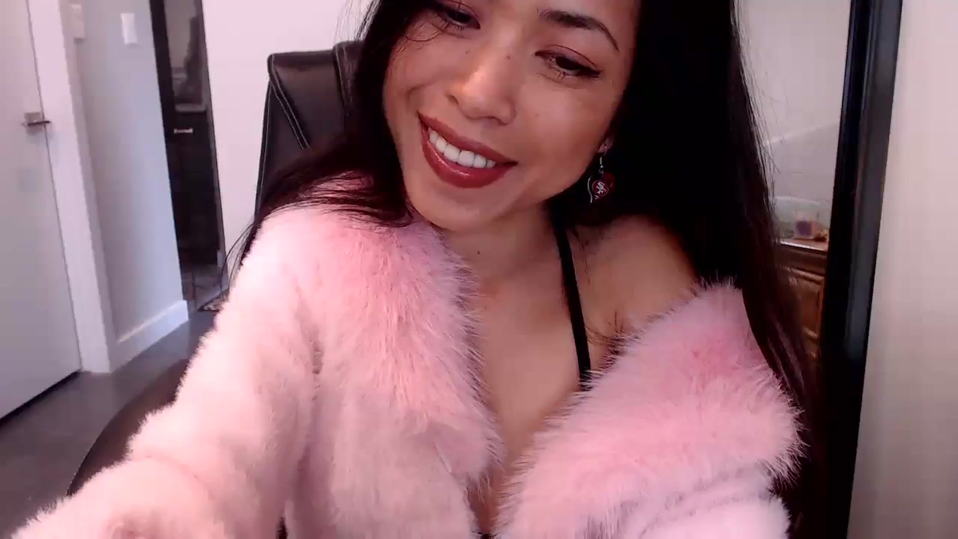 Gallery image thumbnail from Lil__bit's myfreecams stream on, 02/09/2024, 17:00 image 10 of 20