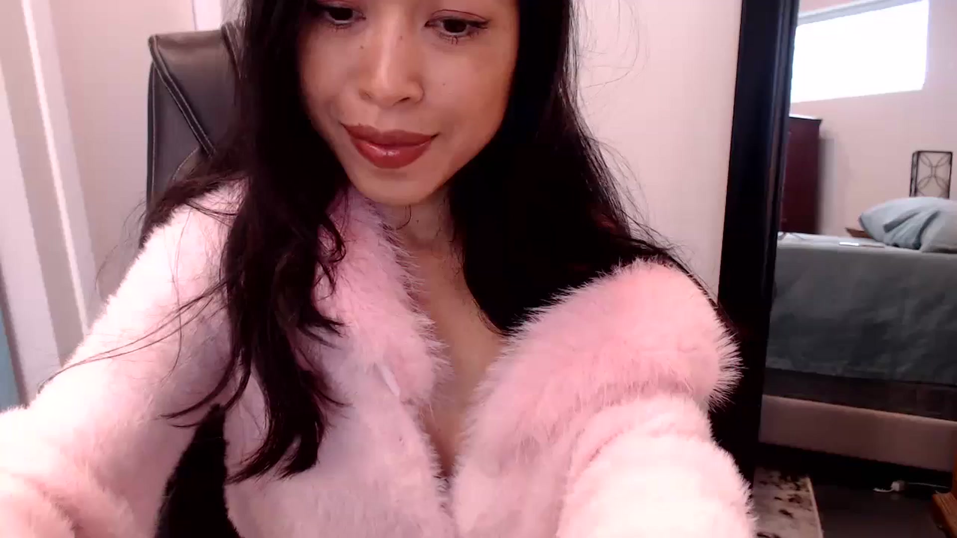 Gallery image thumbnail from Lil__bit's myfreecams stream on, 02/09/2024, 17:00 image 16 of 20