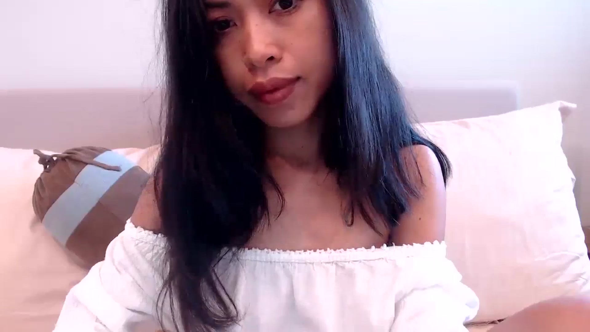 Gallery image thumbnail from Lil__bit's myfreecams stream on, 02/20/2024, 16:38 image 13 of 20