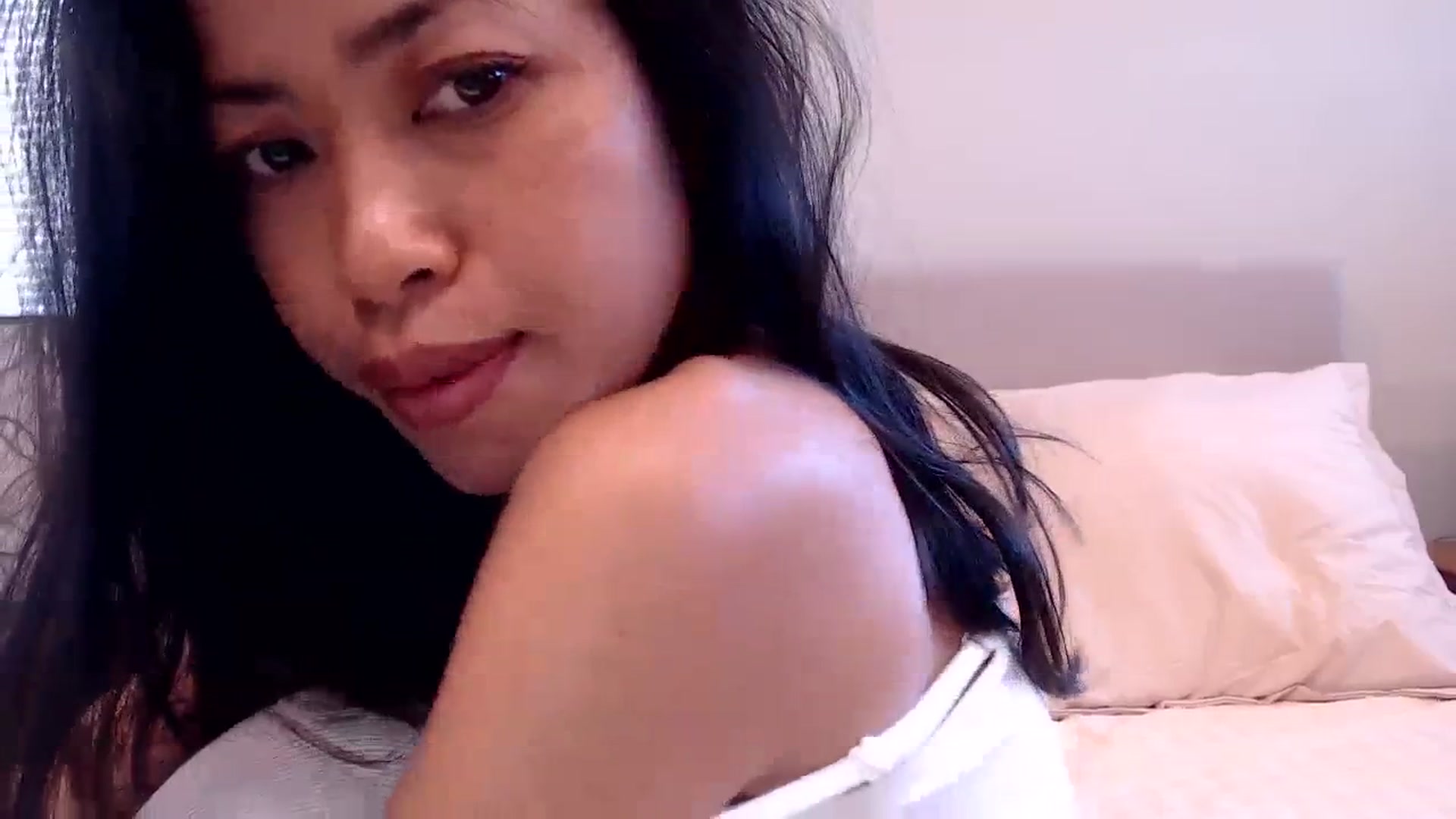 Gallery image thumbnail from Lil__bit's myfreecams stream on, 02/21/2024, 19:32 image 19 of 20