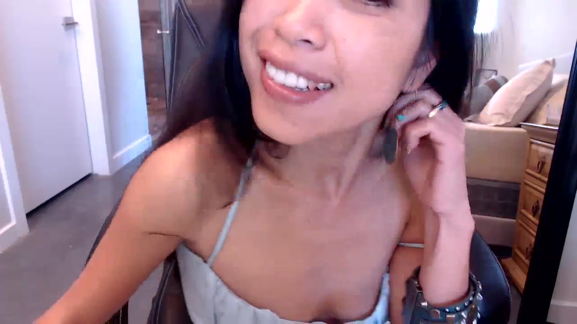 Gallery image thumbnail from Lil__bit's myfreecams stream on, 02/22/2024, 18:17 image 7 of 20
