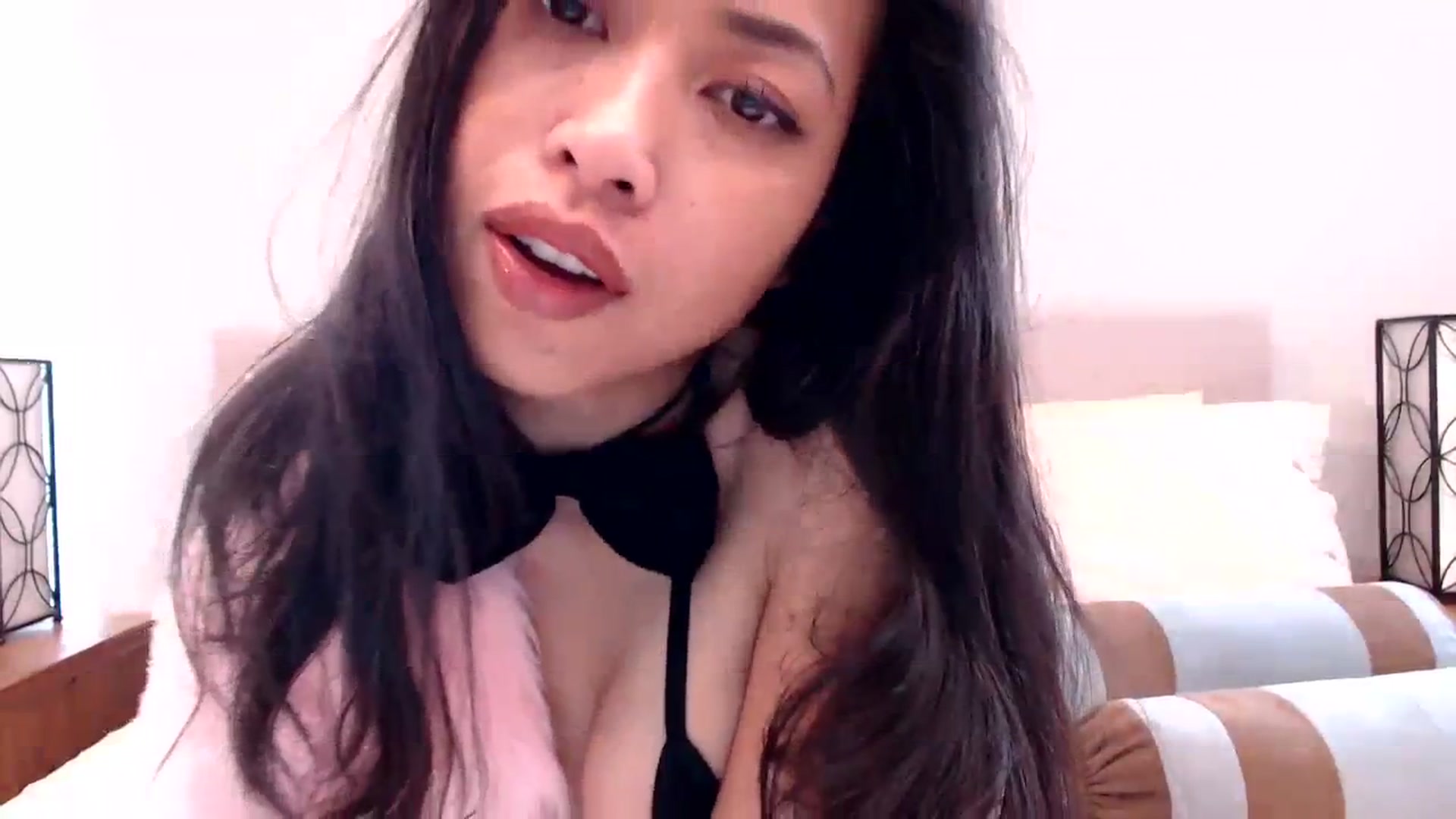 Gallery image thumbnail from Lil__bit's myfreecams stream on, 03/07/2024, 19:31 image 16 of 20