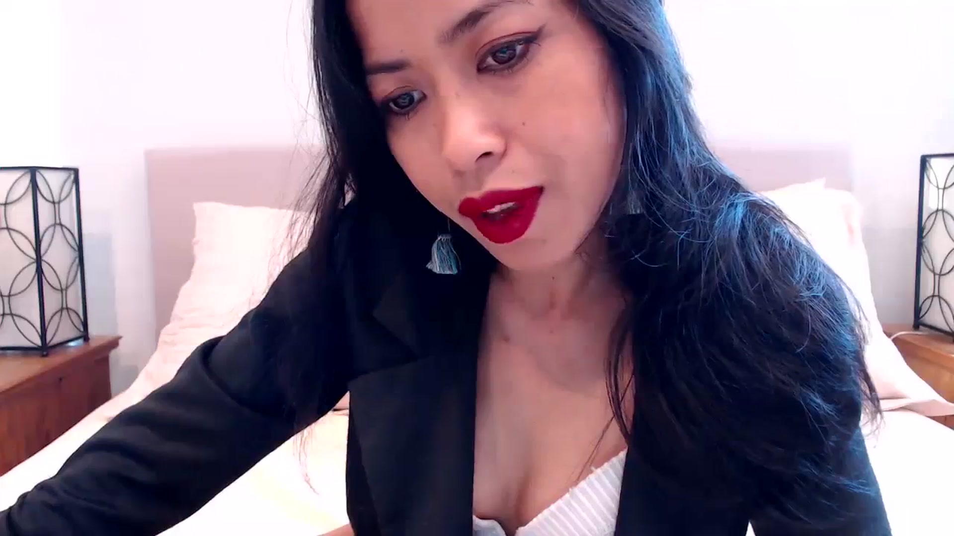 Gallery image thumbnail from Lil__bit's myfreecams stream on, 04/03/2024, 15:39 image 4 of 20
