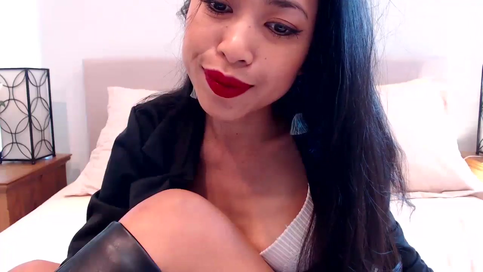 Gallery image thumbnail from Lil__bit's myfreecams stream on, 04/03/2024, 15:39 image 15 of 20