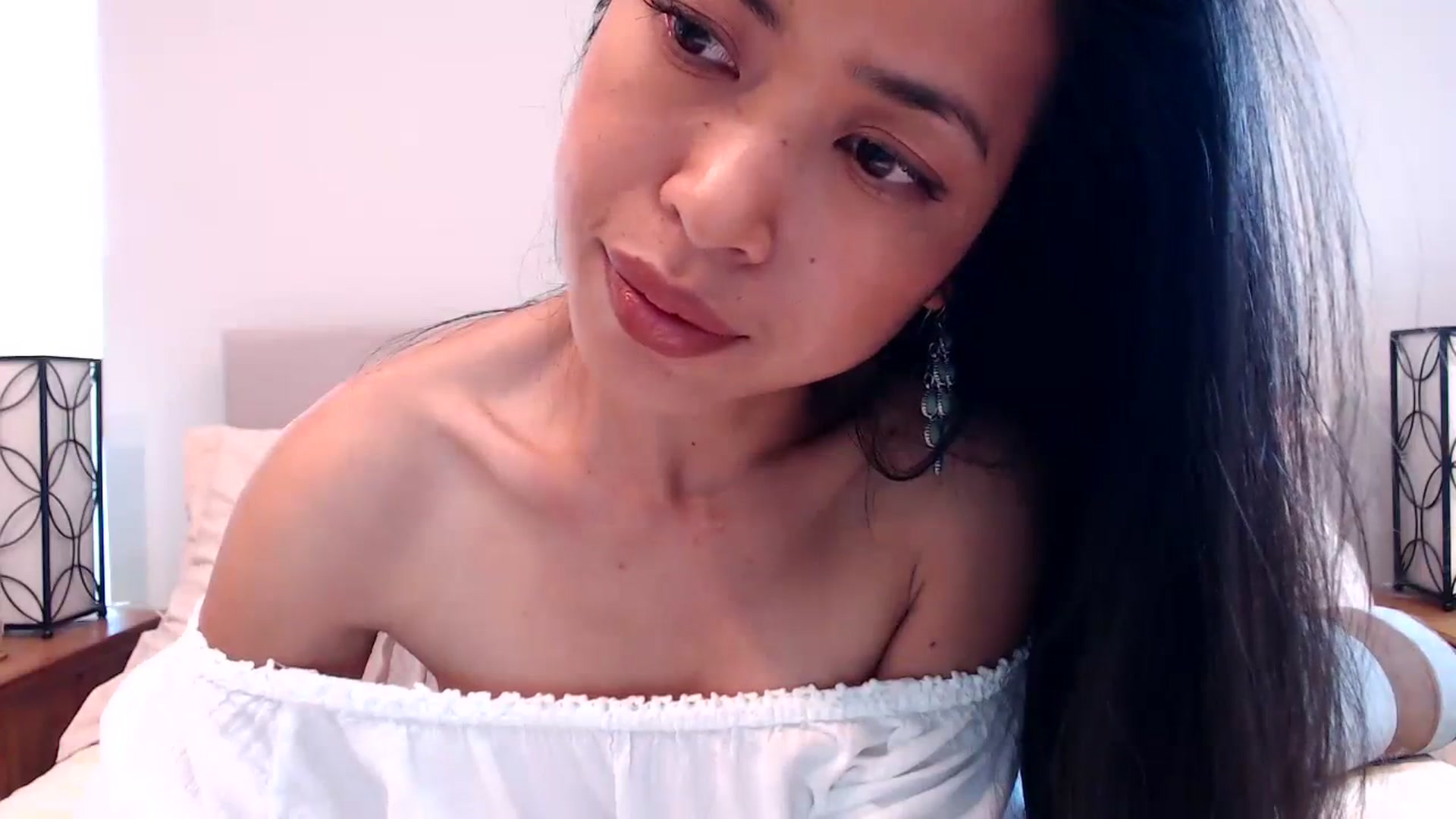 Gallery image thumbnail from Lil__bit's myfreecams stream on, 04/10/2024, 20:11 image 9 of 20