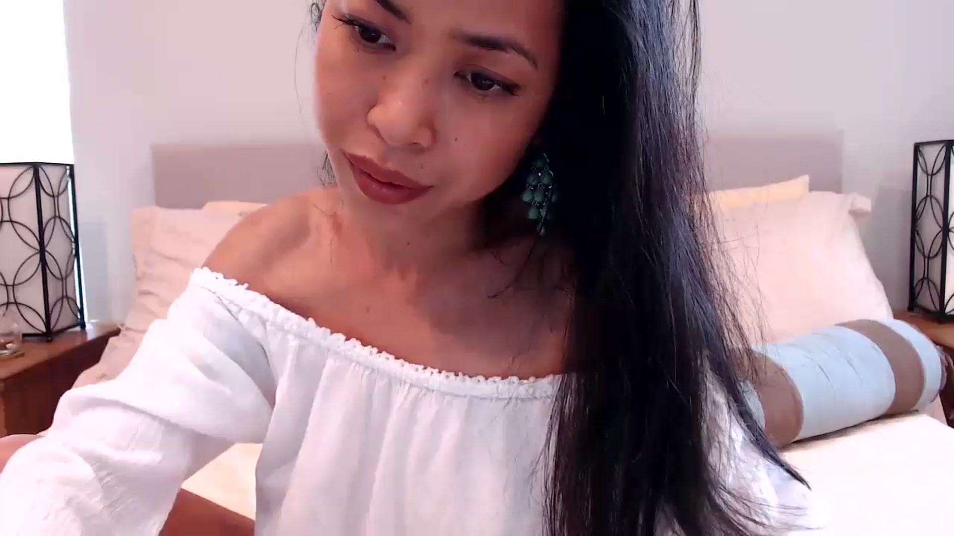 Gallery image thumbnail from Lil__bit's myfreecams stream on, 04/10/2024, 20:11 image 1 of 20