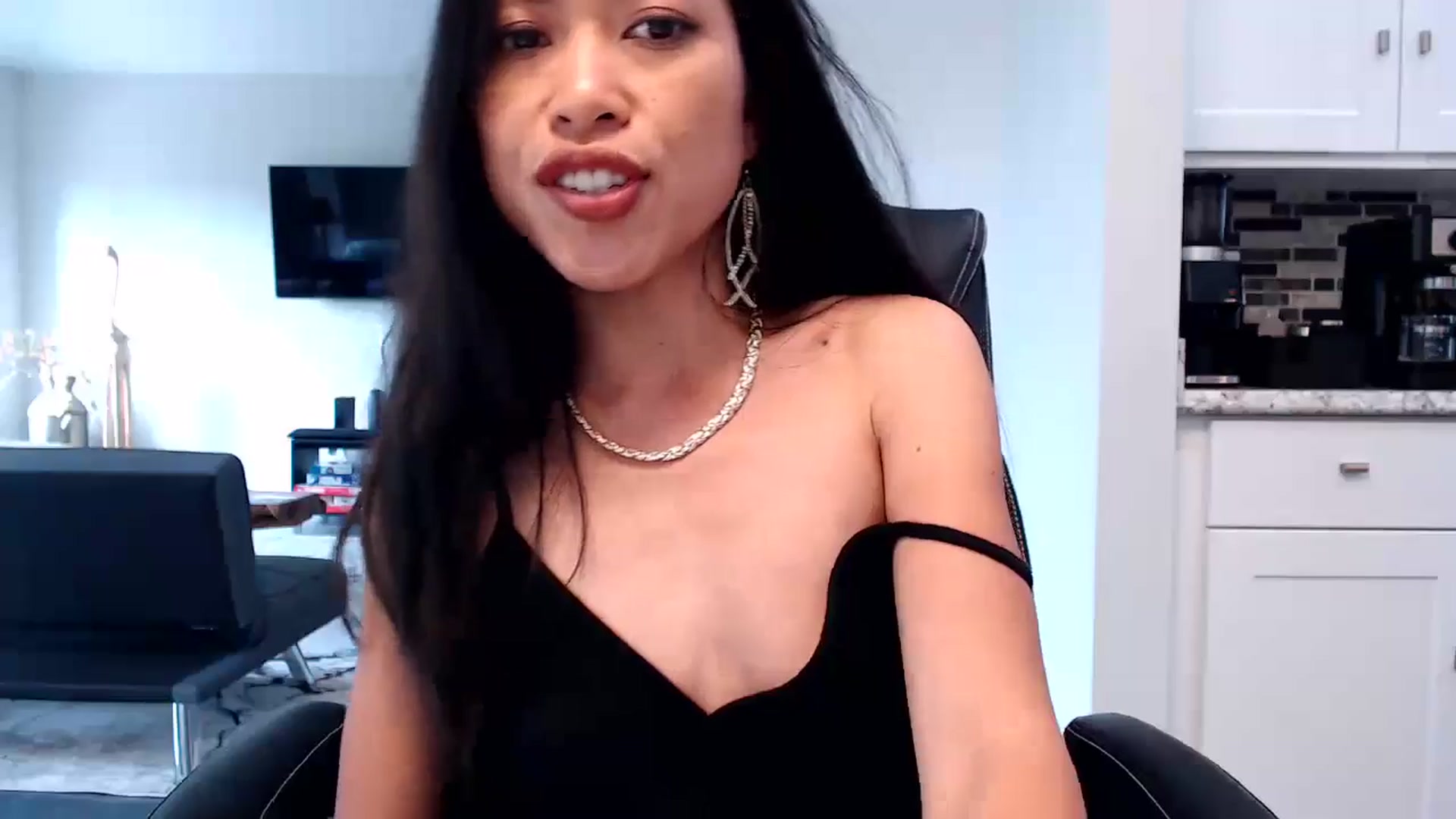 Gallery image thumbnail from Lil__bit's myfreecams stream on, 04/23/2024, 17:24 image 8 of 20