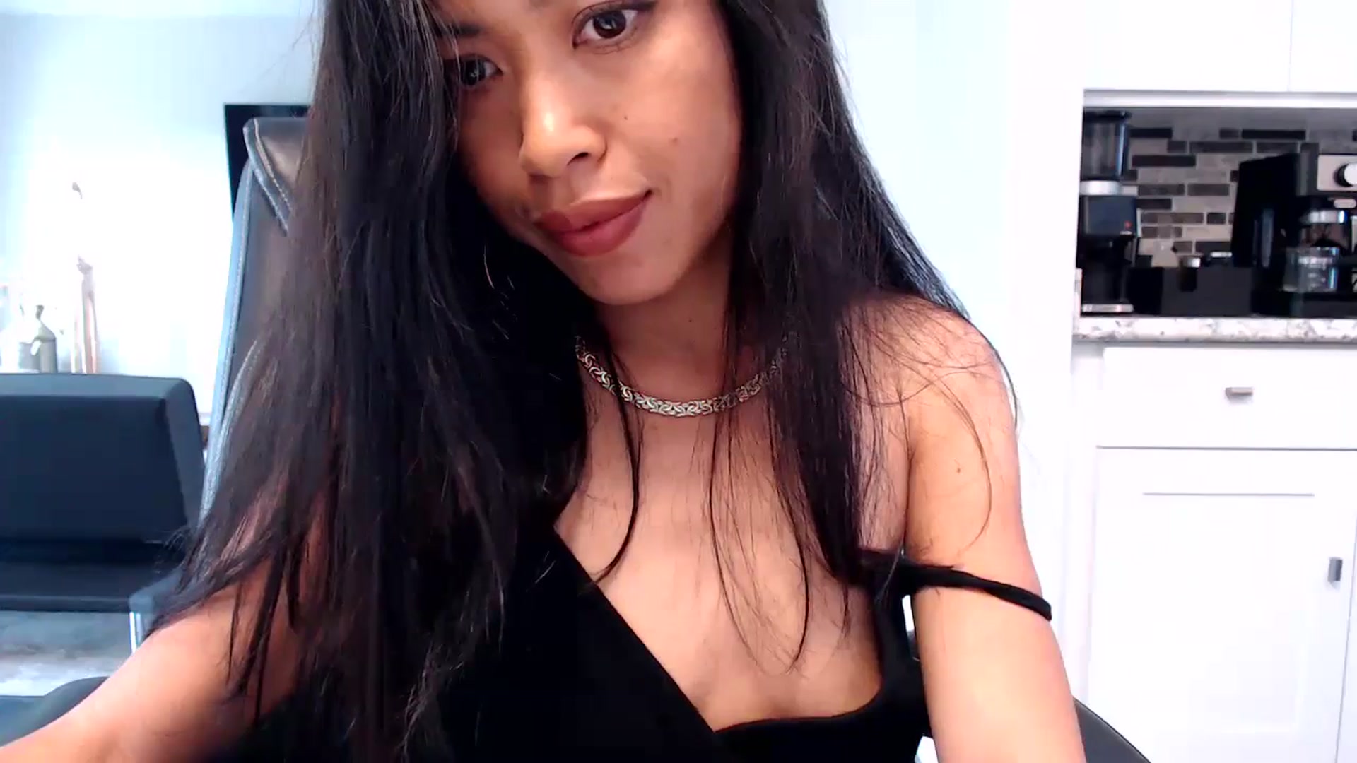 Gallery image thumbnail from Lil__bit's myfreecams stream on, 04/23/2024, 19:17 image 11 of 20