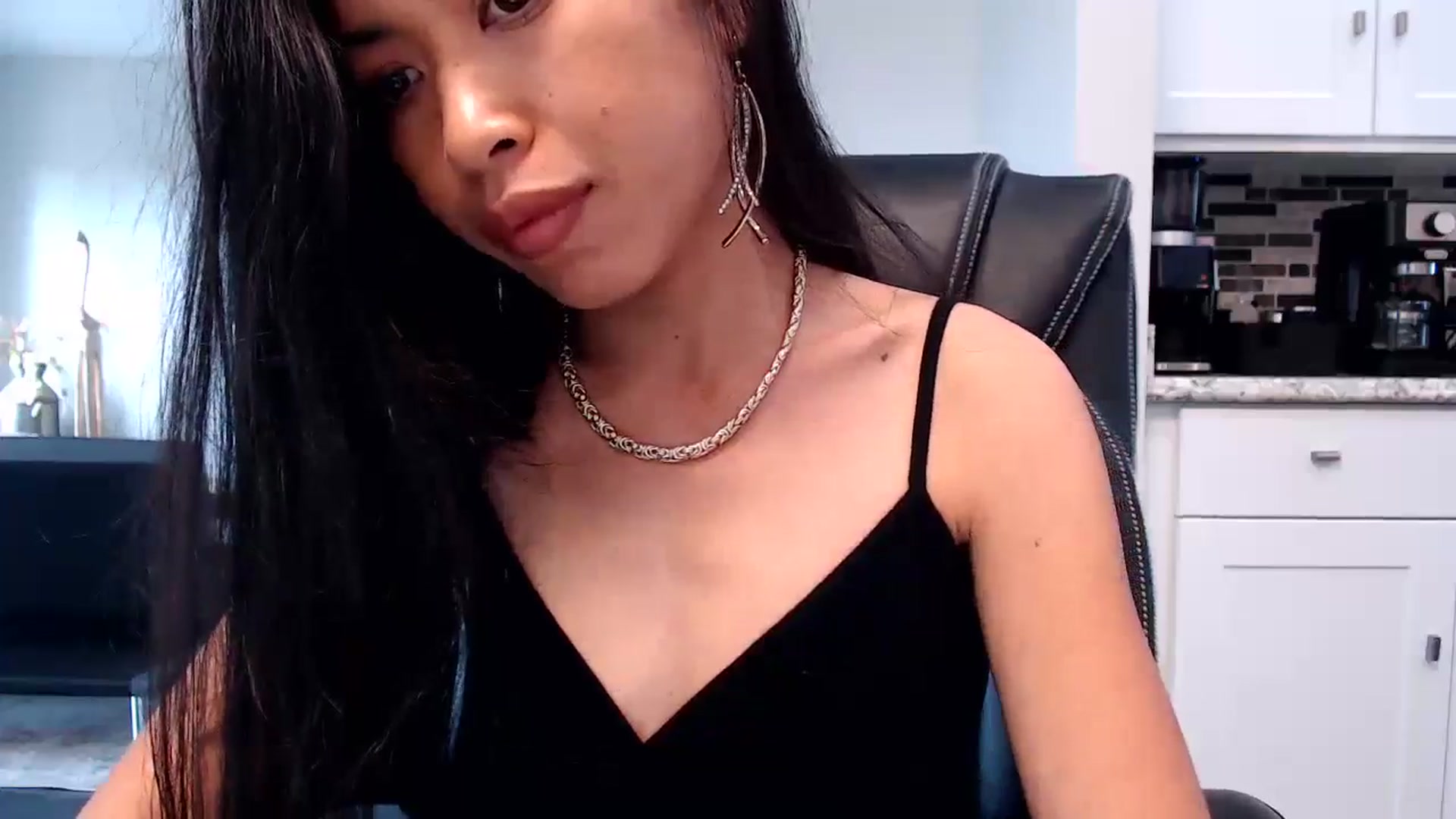 Gallery image thumbnail from Lil__bit's myfreecams stream on, 04/23/2024, 19:17 image 17 of 20