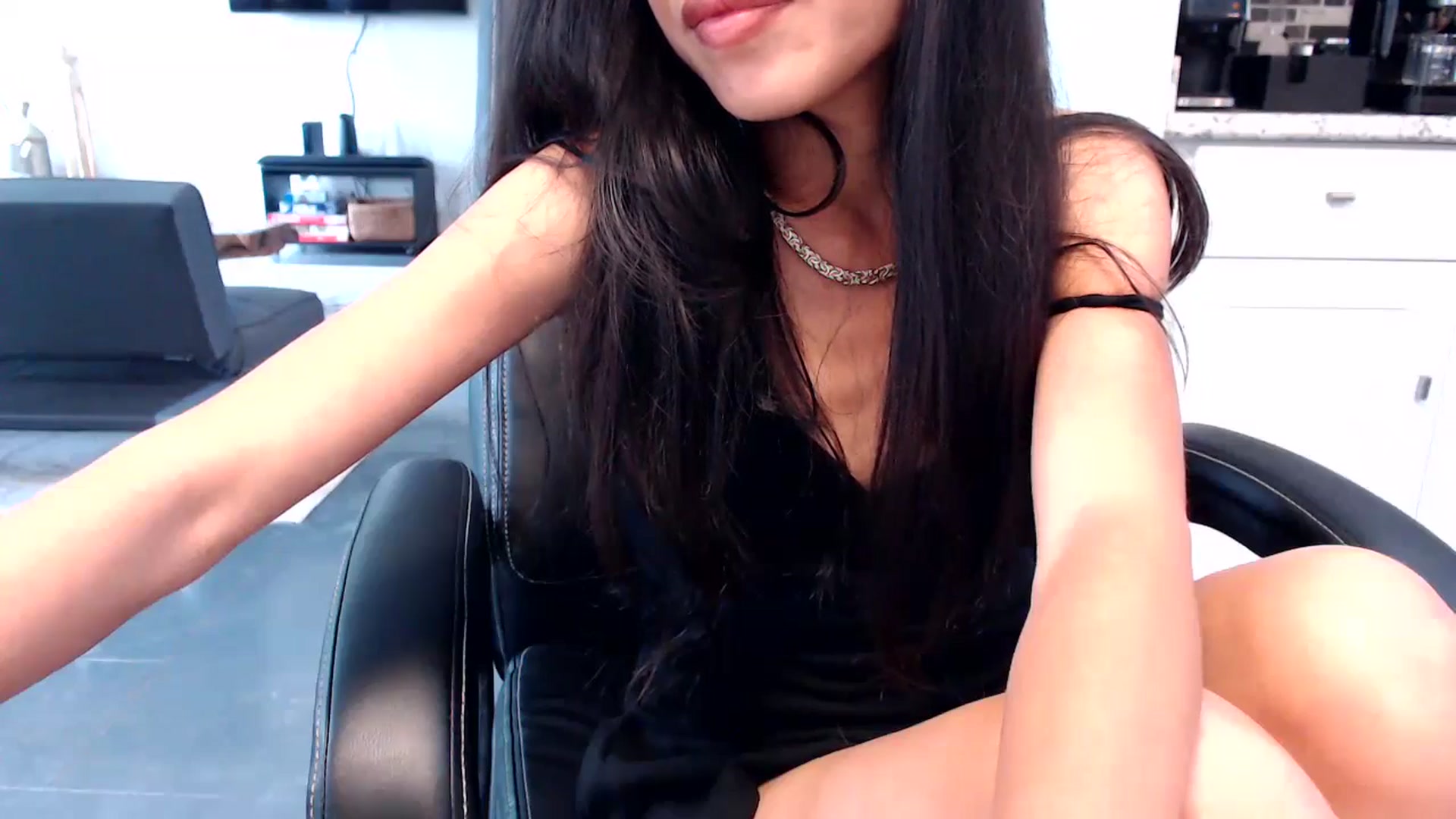 Gallery image thumbnail from Lil__bit's myfreecams stream on, 04/23/2024, 19:17 image 4 of 20