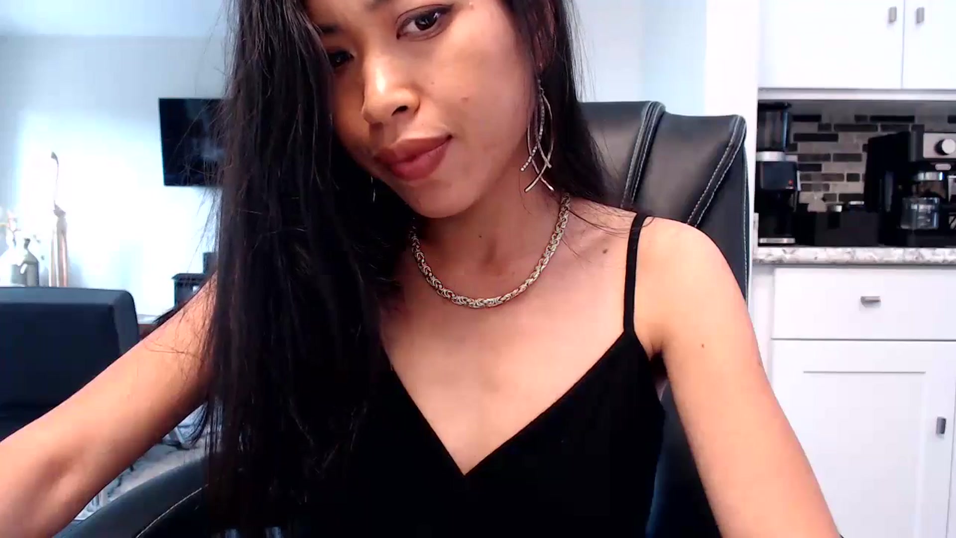 Gallery image thumbnail from Lil__bit's myfreecams stream on, 04/23/2024, 19:17 image 18 of 20