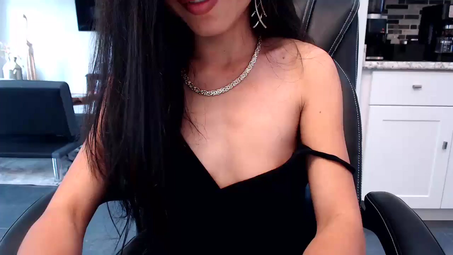 Gallery image thumbnail from Lil__bit's myfreecams stream on, 04/23/2024, 19:17 image 1 of 20