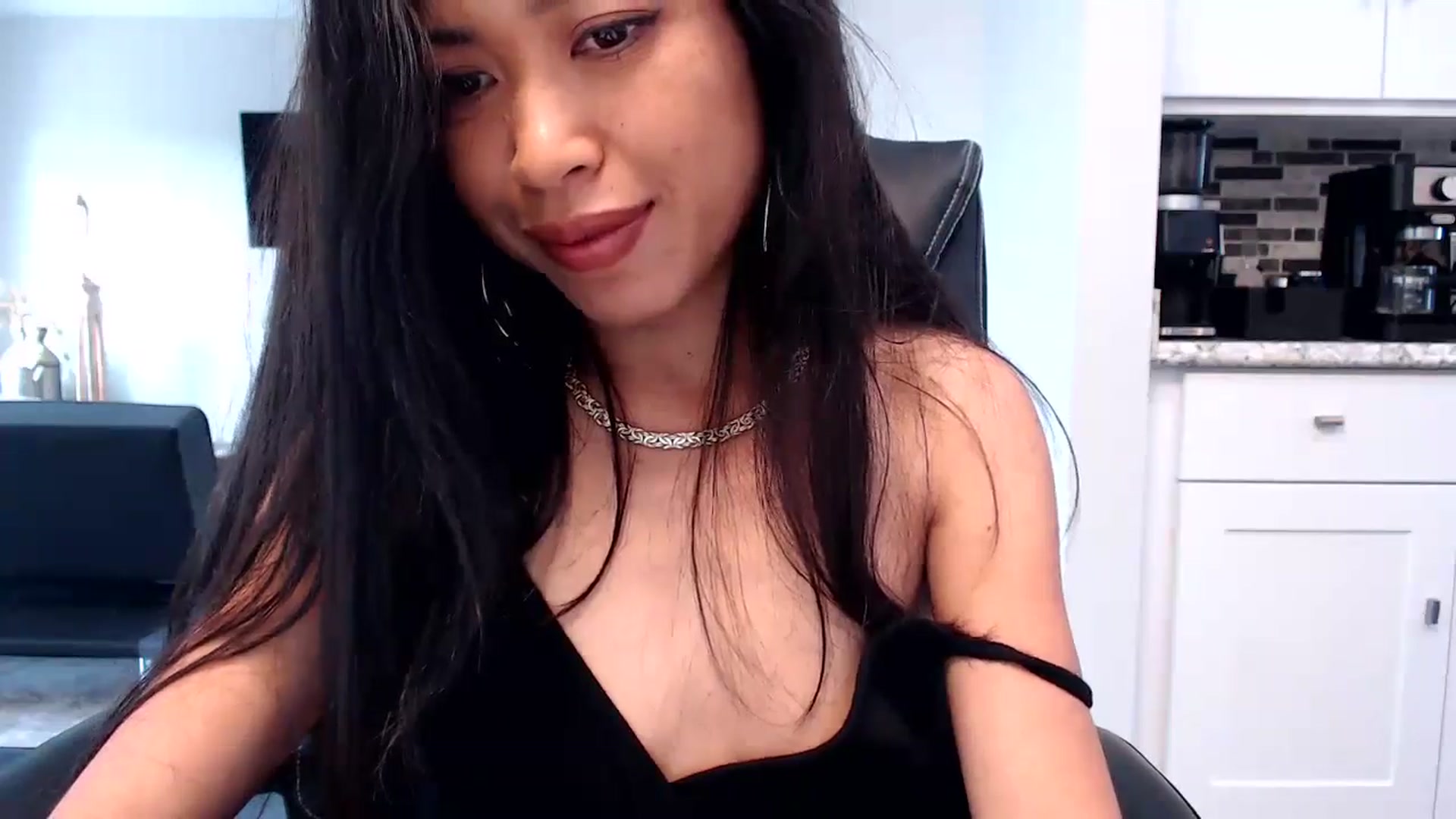 Gallery image thumbnail from Lil__bit's myfreecams stream on, 04/23/2024, 19:17 image 10 of 20