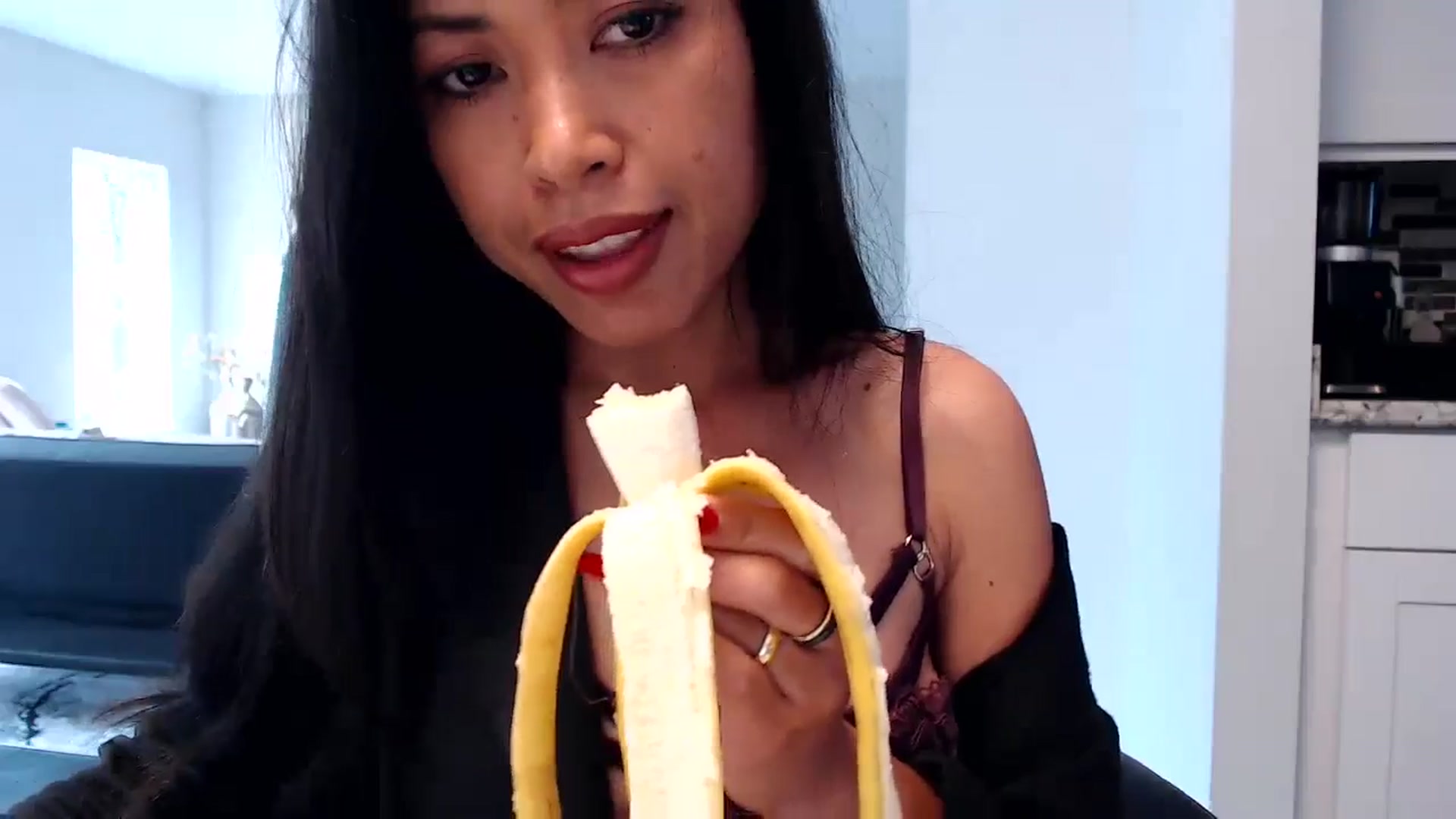 Gallery image thumbnail from Lil__bit's myfreecams stream on, 04/25/2024, 16:32 image 8 of 20