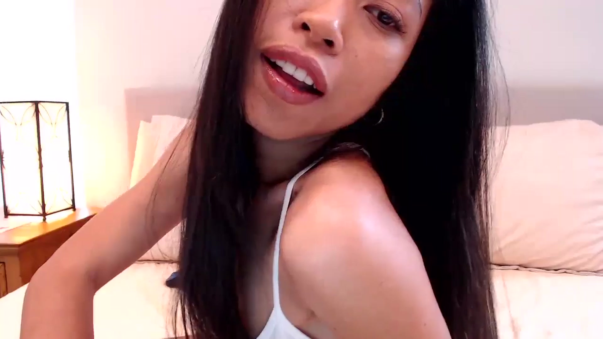 Gallery image thumbnail from Lil__bit's myfreecams stream on, 04/26/2024, 16:31 image 2 of 20