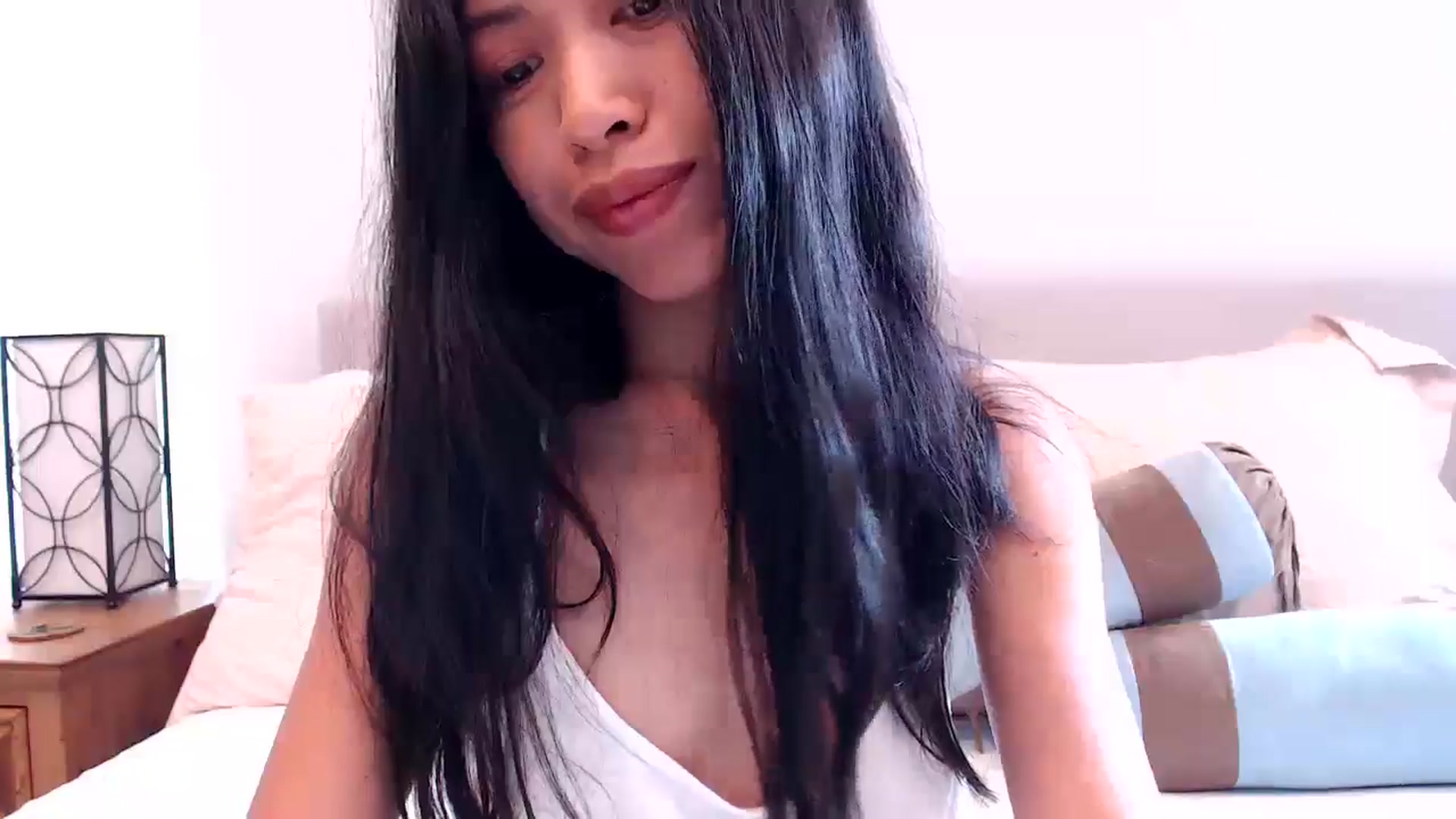 Gallery image thumbnail from Lil__bit's myfreecams stream on, 05/20/2024, 17:23 image 3 of 20
