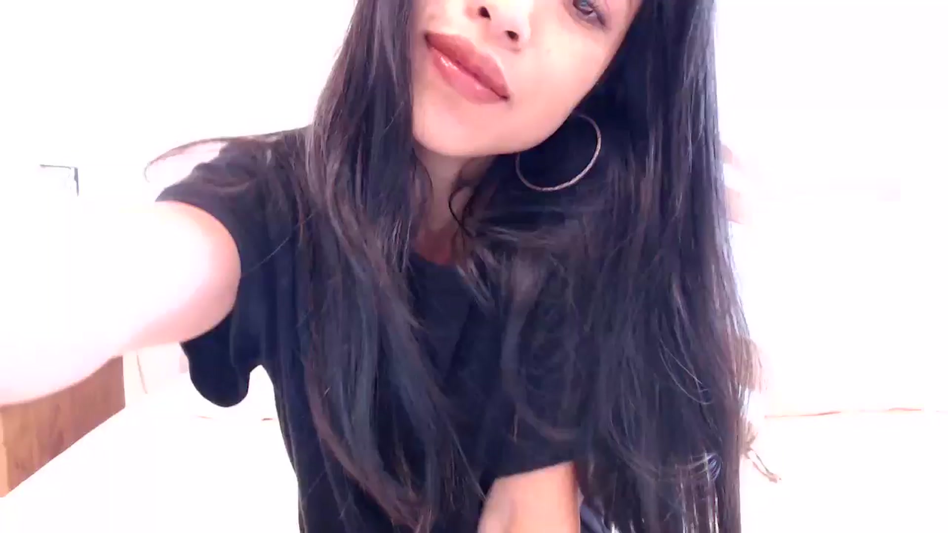 Gallery image thumbnail from Lil__bit's myfreecams stream on, 06/18/2024, 20:14 image 1 of 20