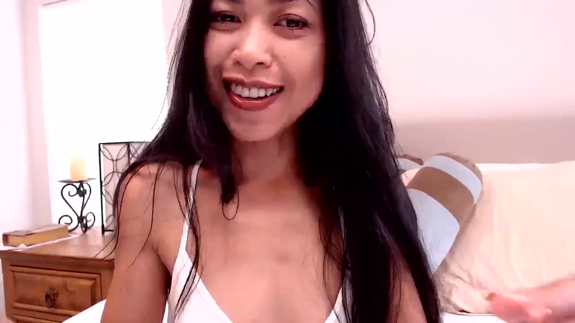 Gallery image thumbnail from Lil__bit's myfreecams stream on, 08/04/2025, 17:48 image 18 of 20