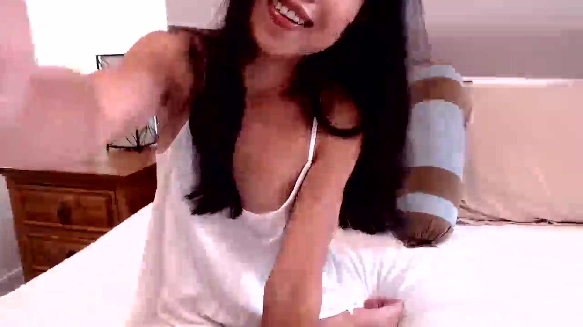 Gallery image thumbnail from Lil__bit's myfreecams stream on, 08/04/2025, 17:48 image 3 of 20
