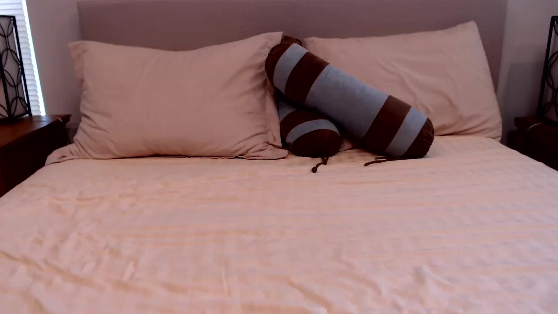 Gallery image thumbnail from Lil__bit's myfreecams stream on, 09/09/2025, 19:20 image 14 of 20