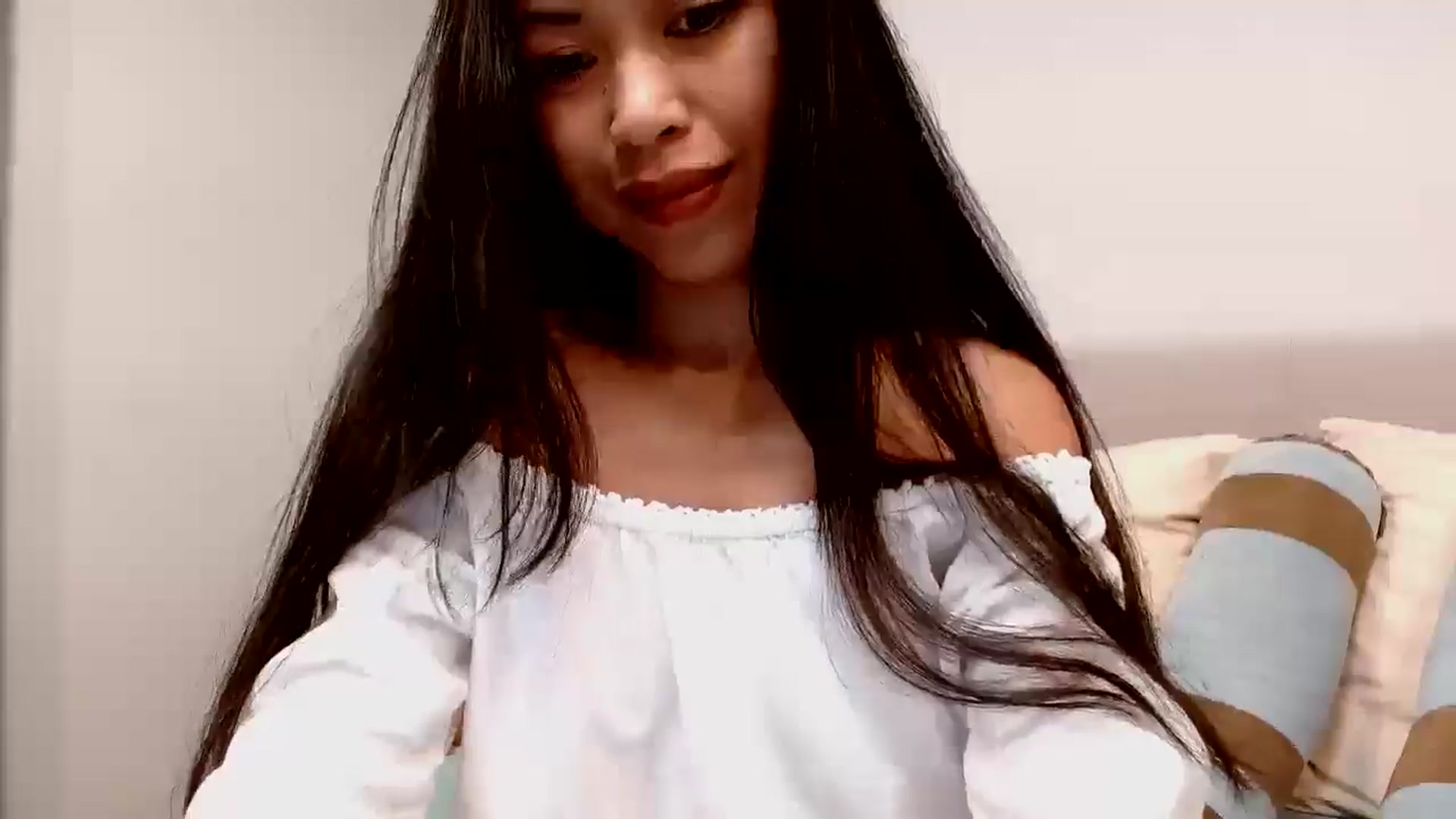 Gallery image thumbnail from Lil__bit's myfreecams stream on, 11/16/2025, 04:33 image 10 of 20