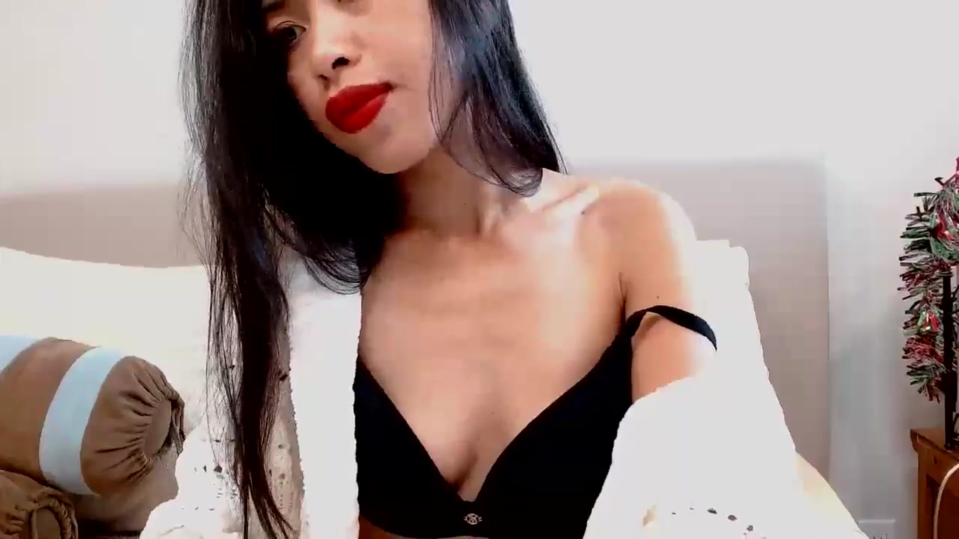 Gallery image thumbnail from Lil__bit's myfreecams stream on, 12/03/2025, 16:40 image 20 of 20