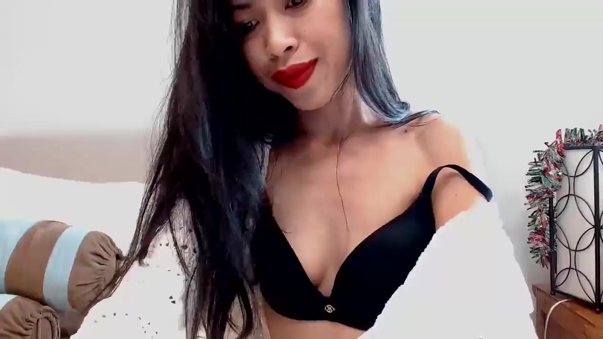 Gallery image thumbnail from Lil__bit's myfreecams stream on, 12/03/2025, 16:40 image 15 of 20