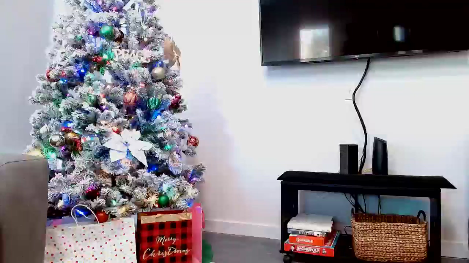 Gallery image thumbnail from Lil__bit's myfreecams stream on, 12/11/2025, 18:08 image 2 of 20