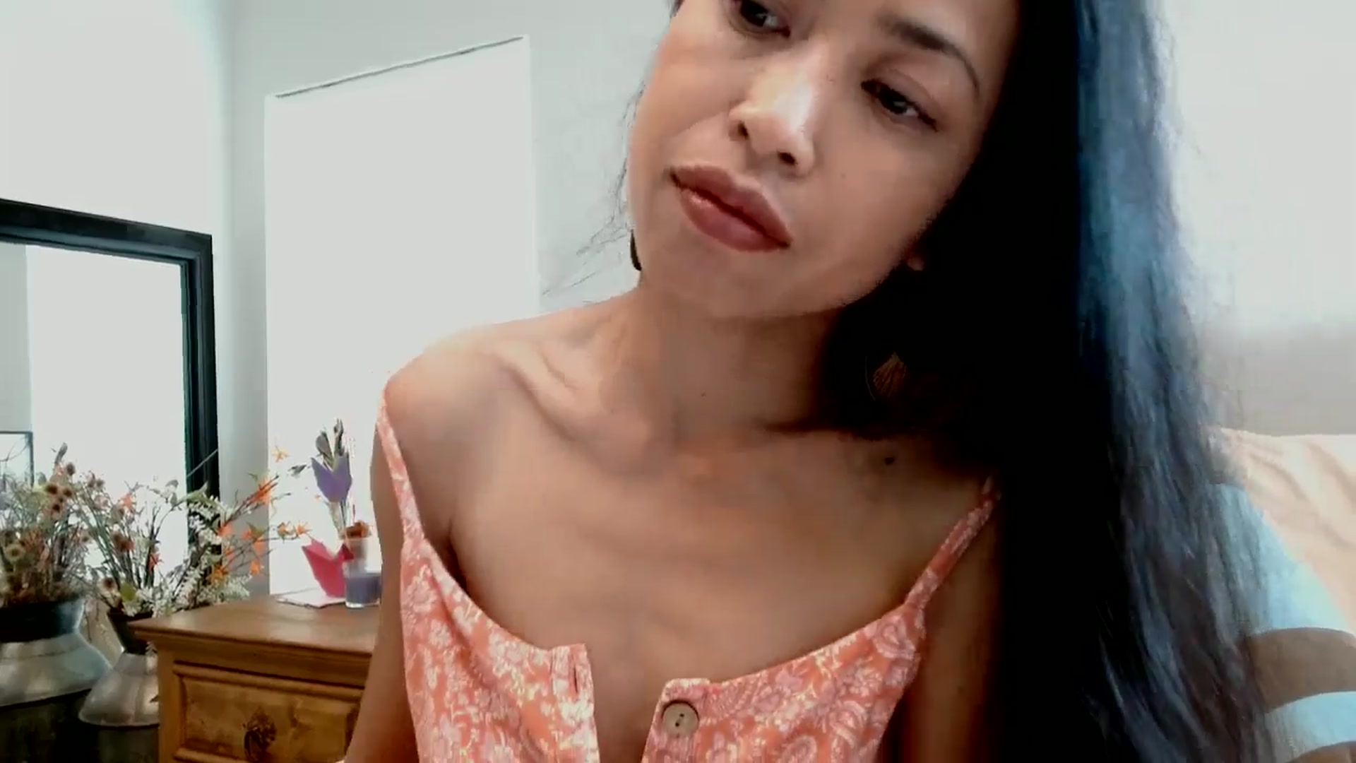 Gallery image thumbnail from Lil__bit's myfreecams stream on, 03/25/2026, 17:21 image 5 of 20