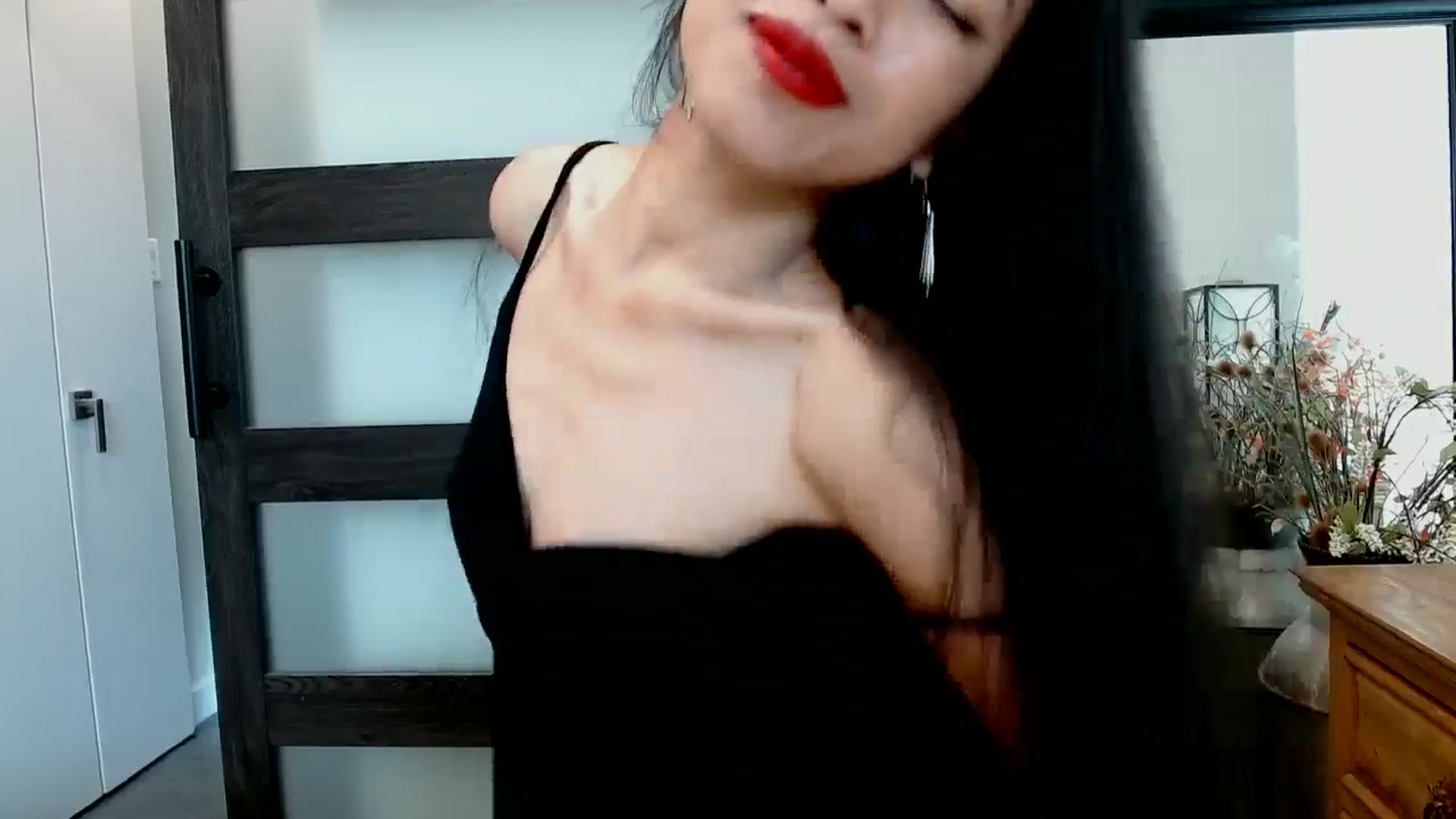 Gallery image thumbnail from Lil__bit's myfreecams stream on, 04/22/2026, 17:53 image 16 of 20