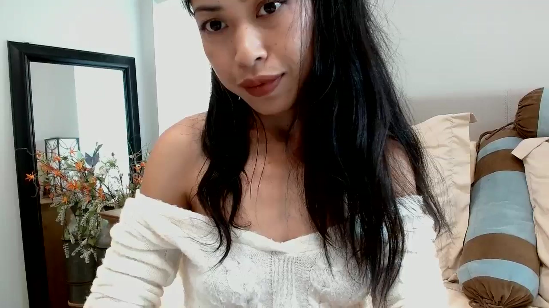 Gallery image thumbnail from Lil__bit's myfreecams stream on, 05/07/2026, 19:15 image 12 of 20