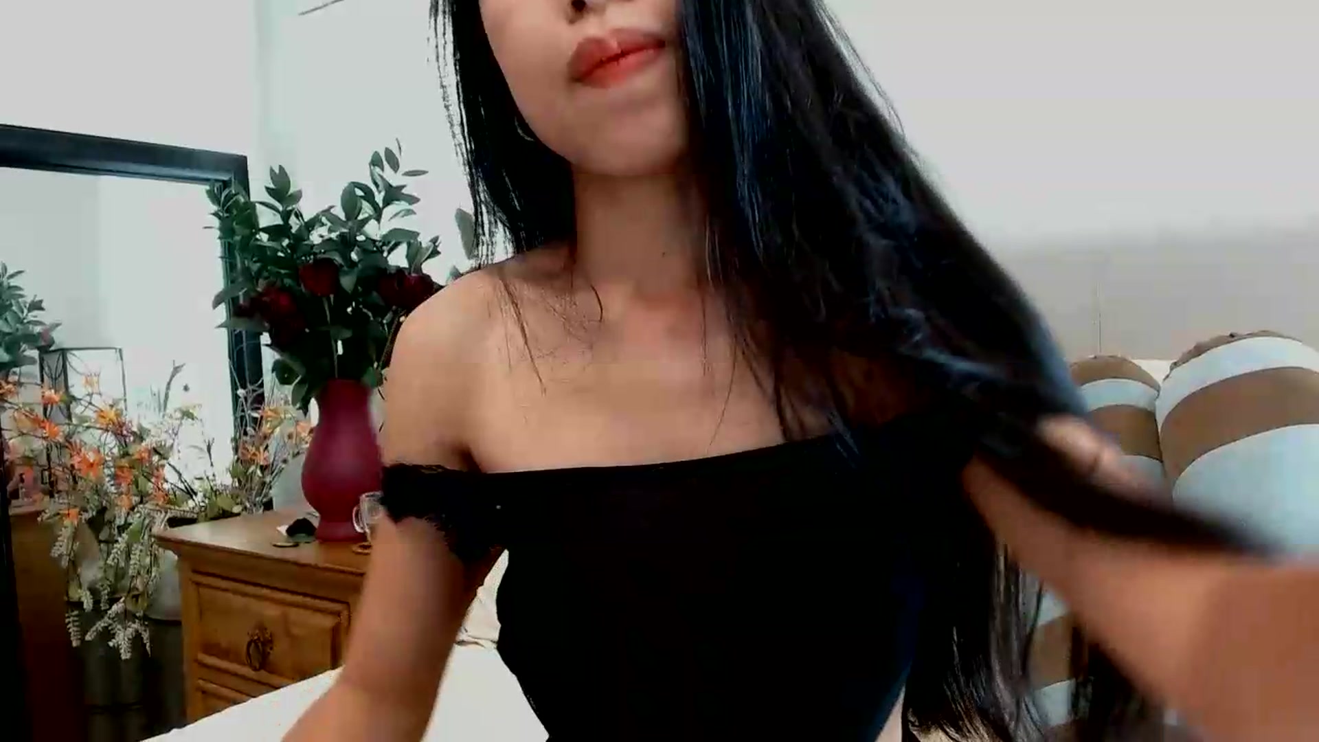 Gallery image thumbnail from Lil__bit's myfreecams stream on, 05/18/2026, 17:51 image 14 of 20