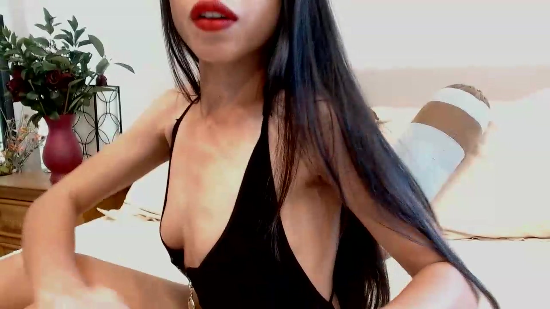 Gallery image thumbnail from Lil__bit's myfreecams stream on, 05/19/2026, 17:23 image 18 of 20