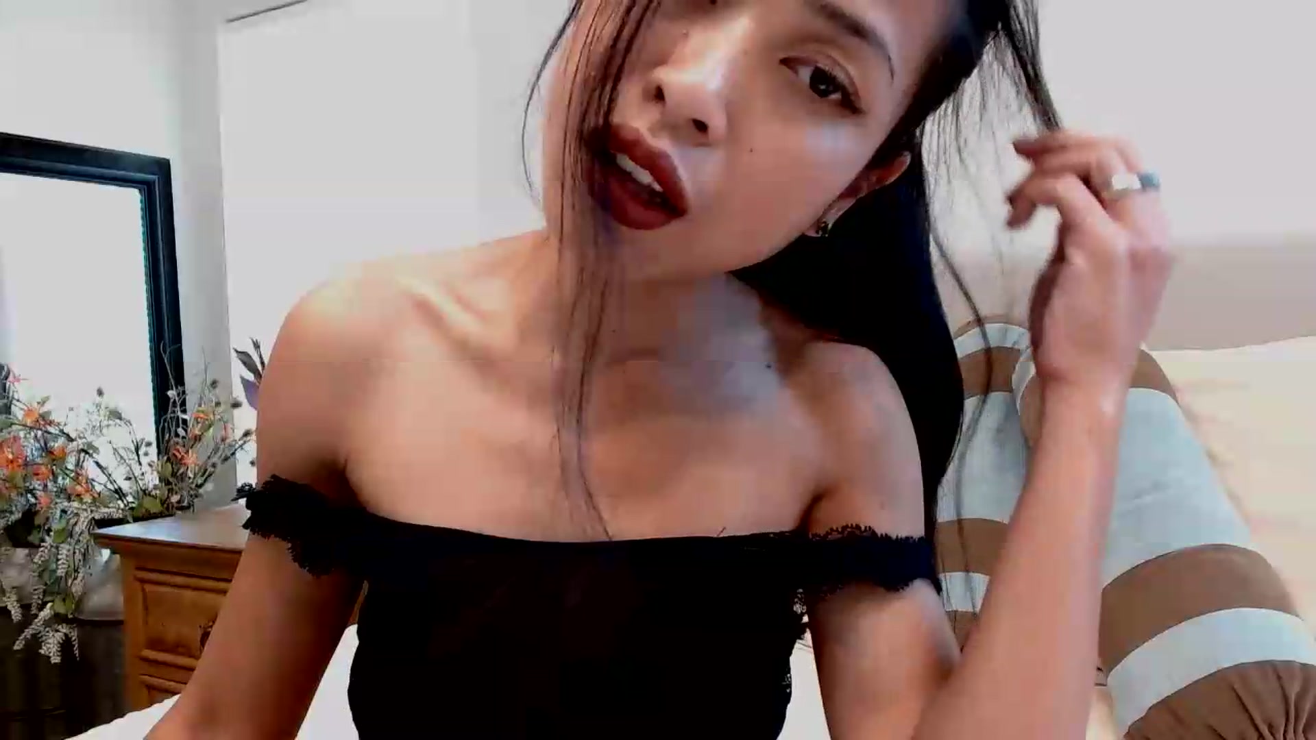 Gallery image thumbnail from Lil__bit's myfreecams stream on, 07/08/2026, 18:55 image 19 of 20