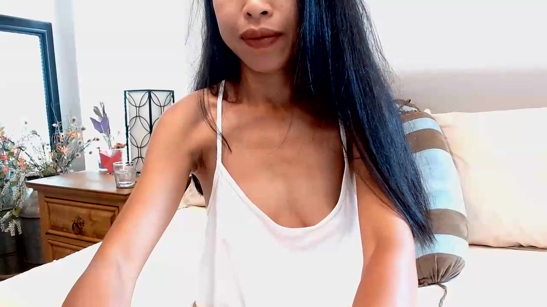 Gallery image thumbnail from Lil__bit's myfreecams stream on, 08/06/2026, 16:43 image 16 of 20