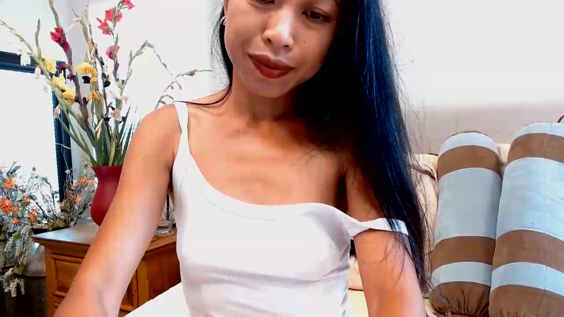 Gallery image thumbnail from Lil__bit's myfreecams stream on, 08/13/2026, 16:21 image 11 of 20