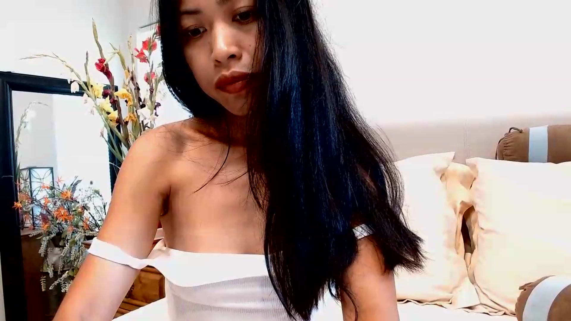 Gallery image thumbnail from Lil__bit's myfreecams stream on, 08/13/2026, 18:31 image 6 of 20