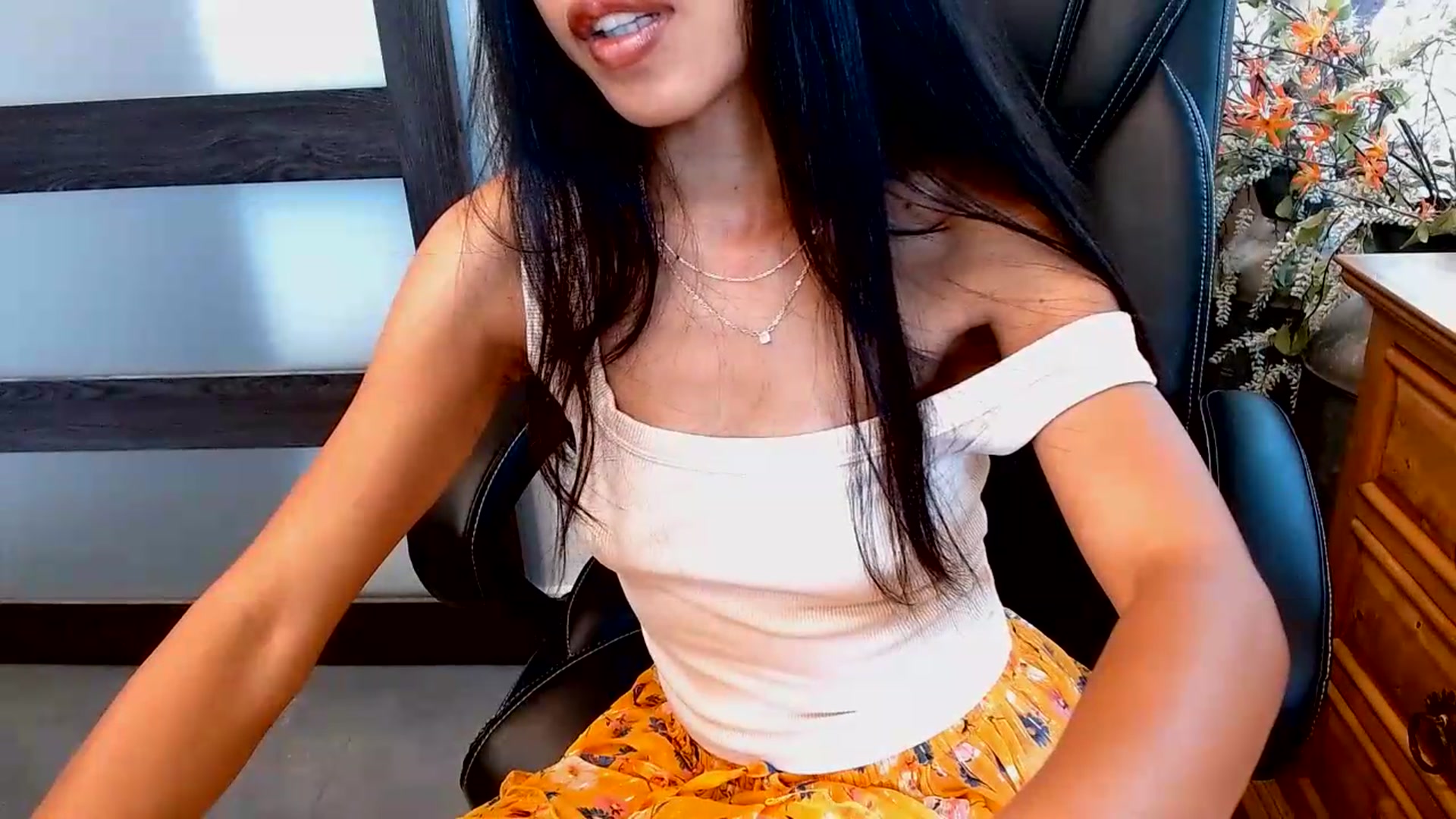 Gallery image thumbnail from Lil__bit's myfreecams stream on, 08/18/2026, 16:14 image 19 of 20