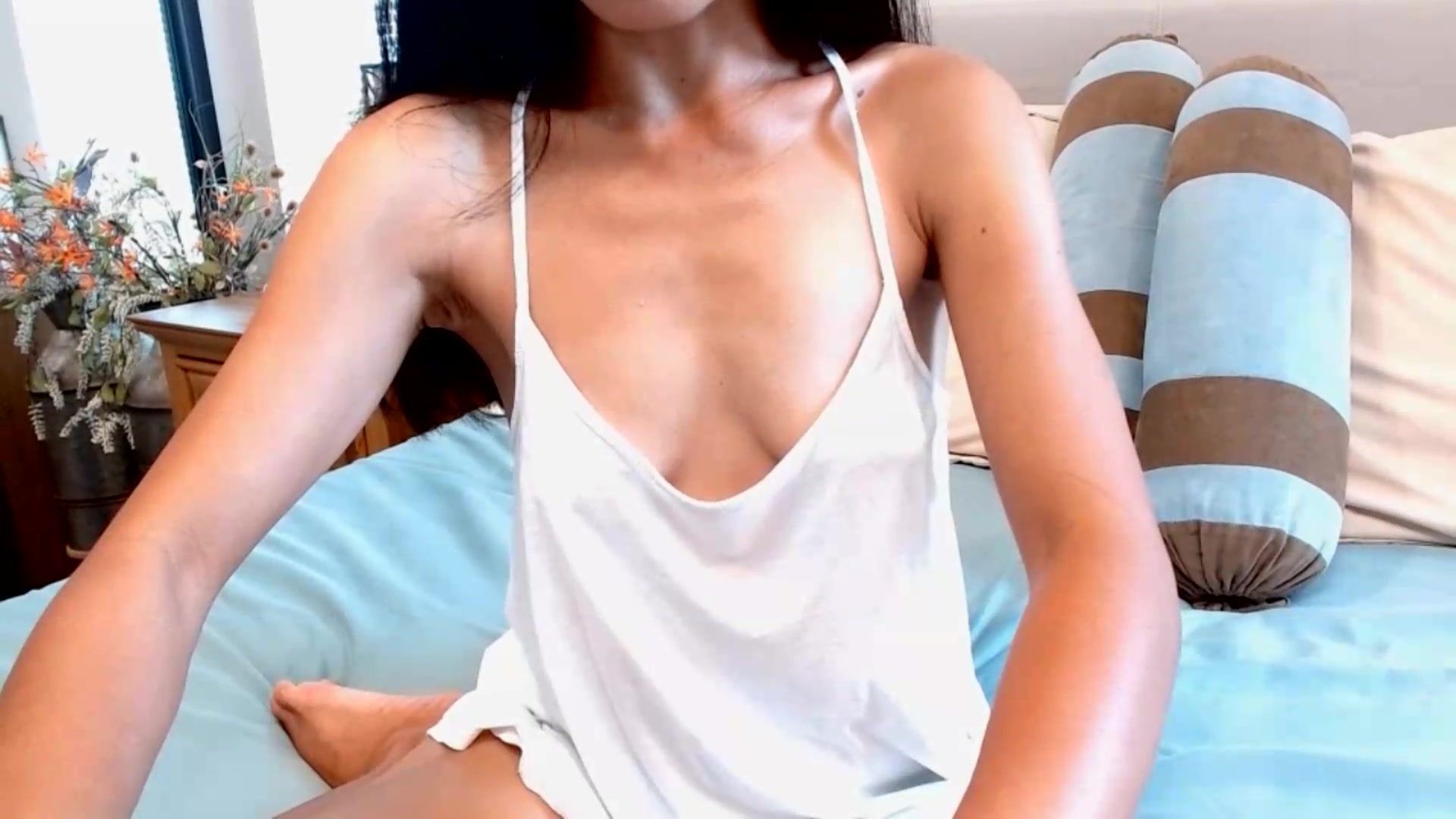 Gallery image thumbnail from Lil__bit's myfreecams stream on, 08/21/2026, 17:25 image 10 of 20