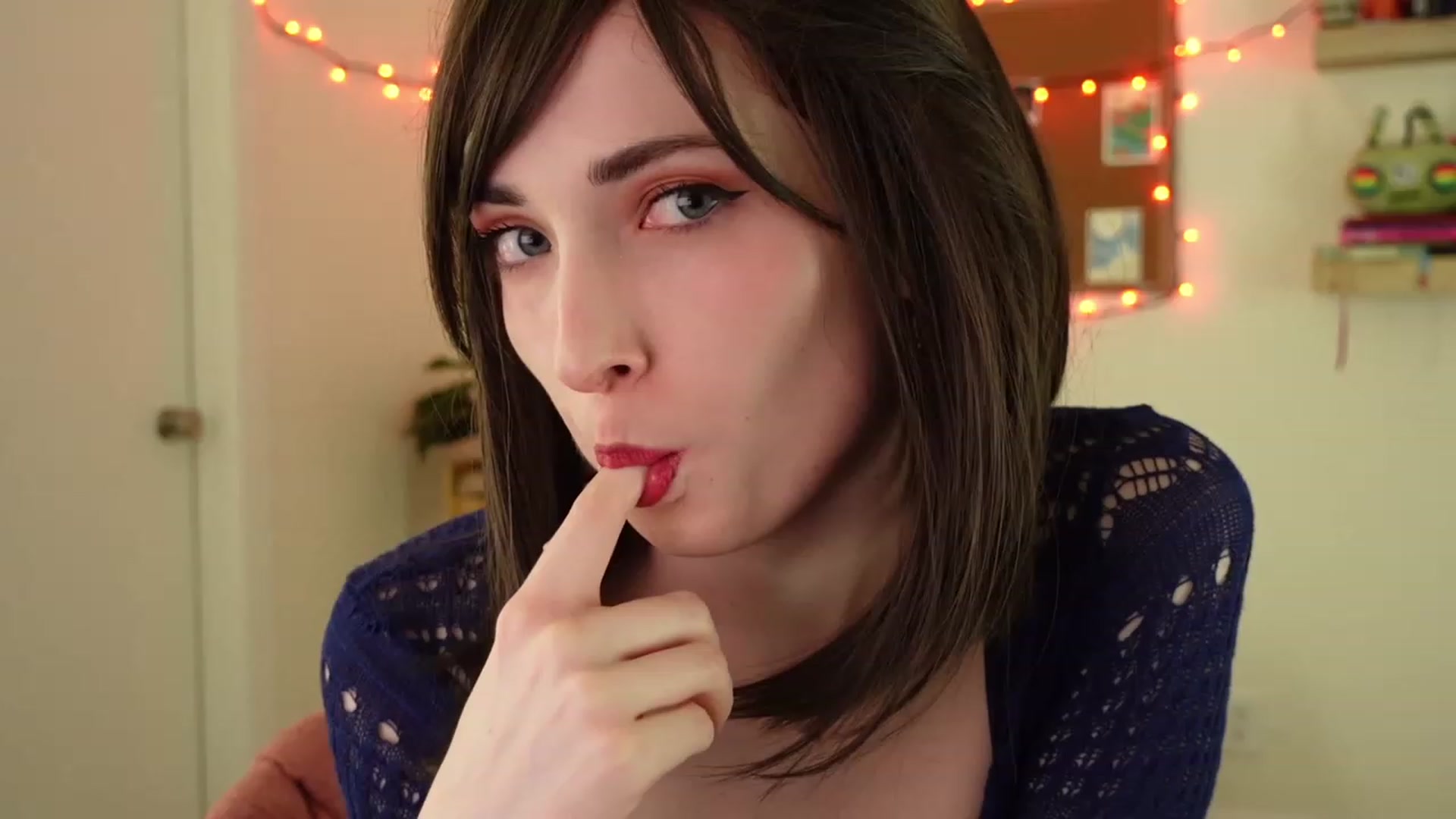 Gallery image thumbnail from Lil_blueberry's myfreecams stream on, 11/22/2022, 02:50 image 3 of 20