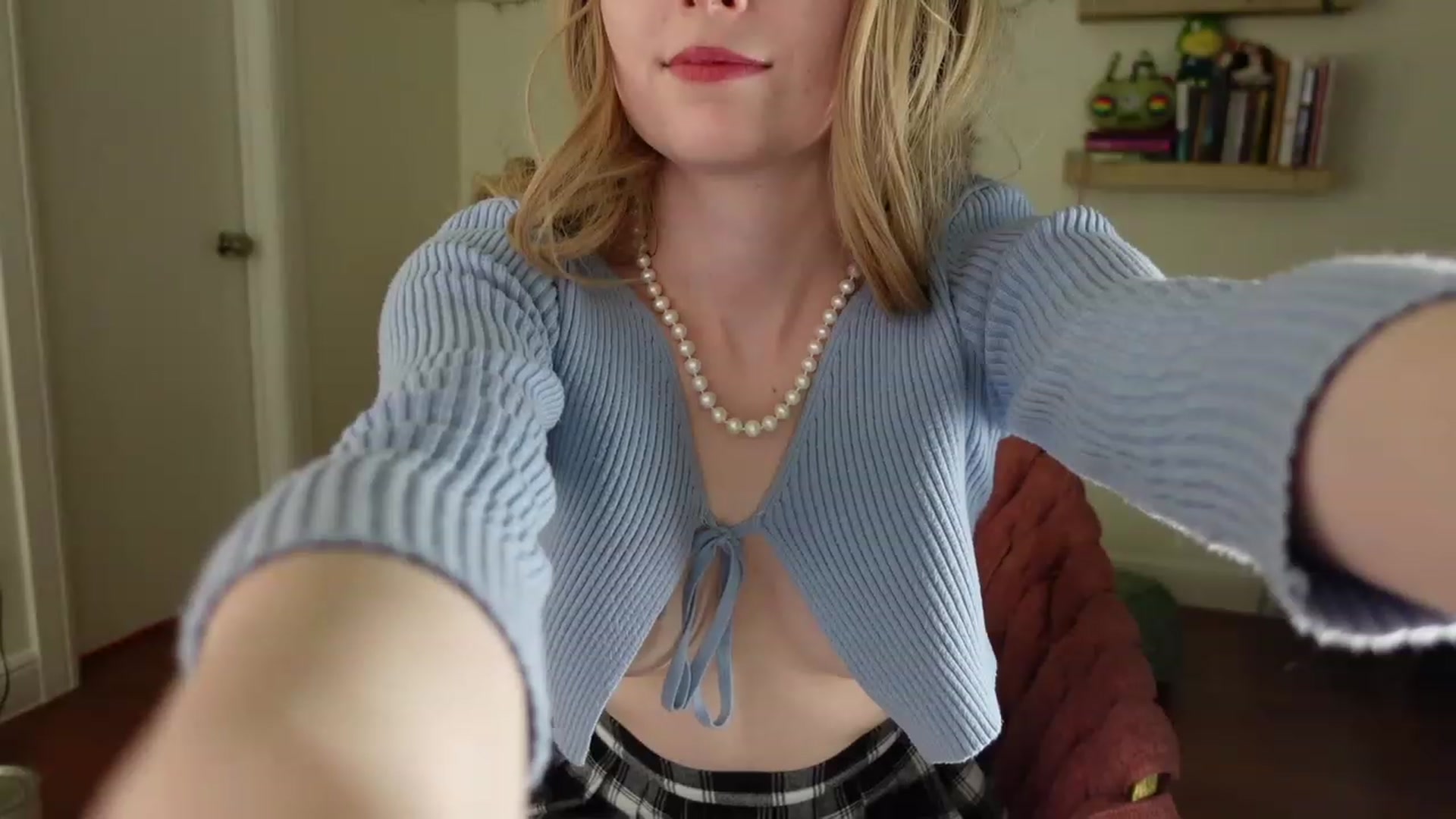 Gallery image thumbnail from Lil_blueberry's myfreecams stream on, 01/13/2023, 04:34 image 16 of 20