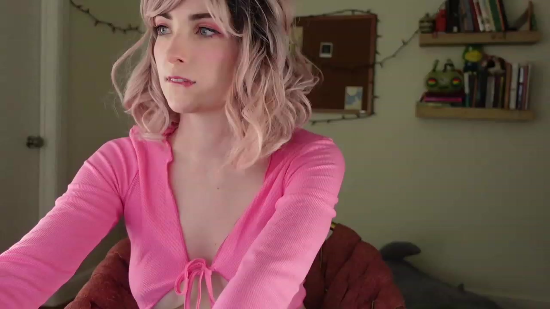 Gallery image thumbnail from Lil_blueberry's myfreecams stream on, 03/01/2023, 02:51 image 19 of 20