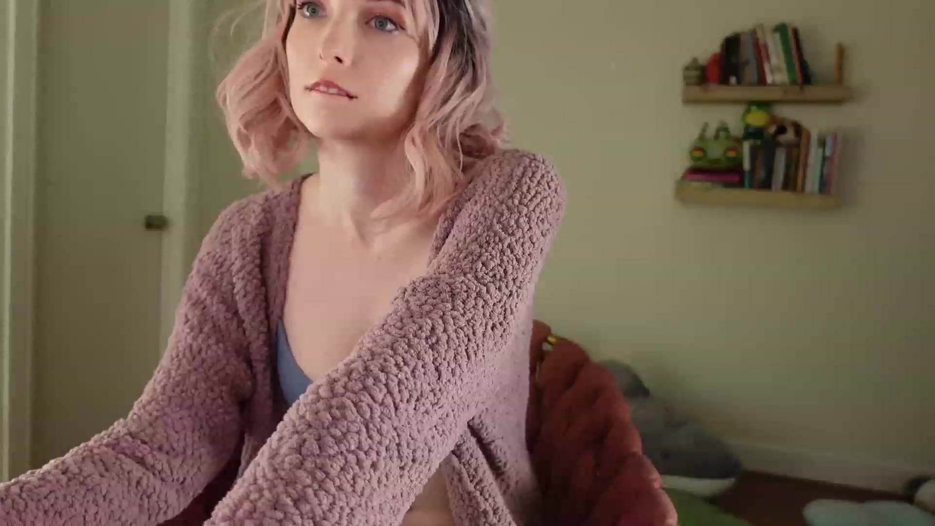 Gallery image thumbnail from Lil_blueberry's myfreecams stream on, 03/14/2023, 02:06 image 17 of 20